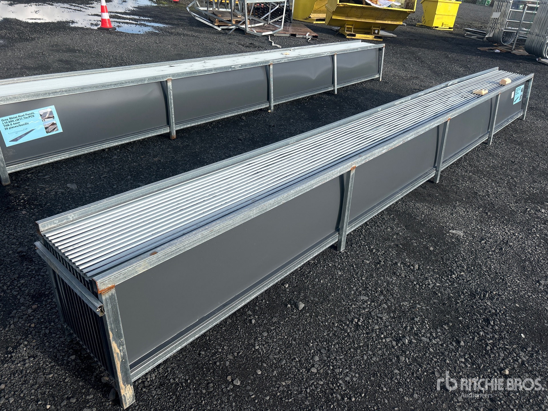 General Appearance with Bild, Ecke vorne rechts