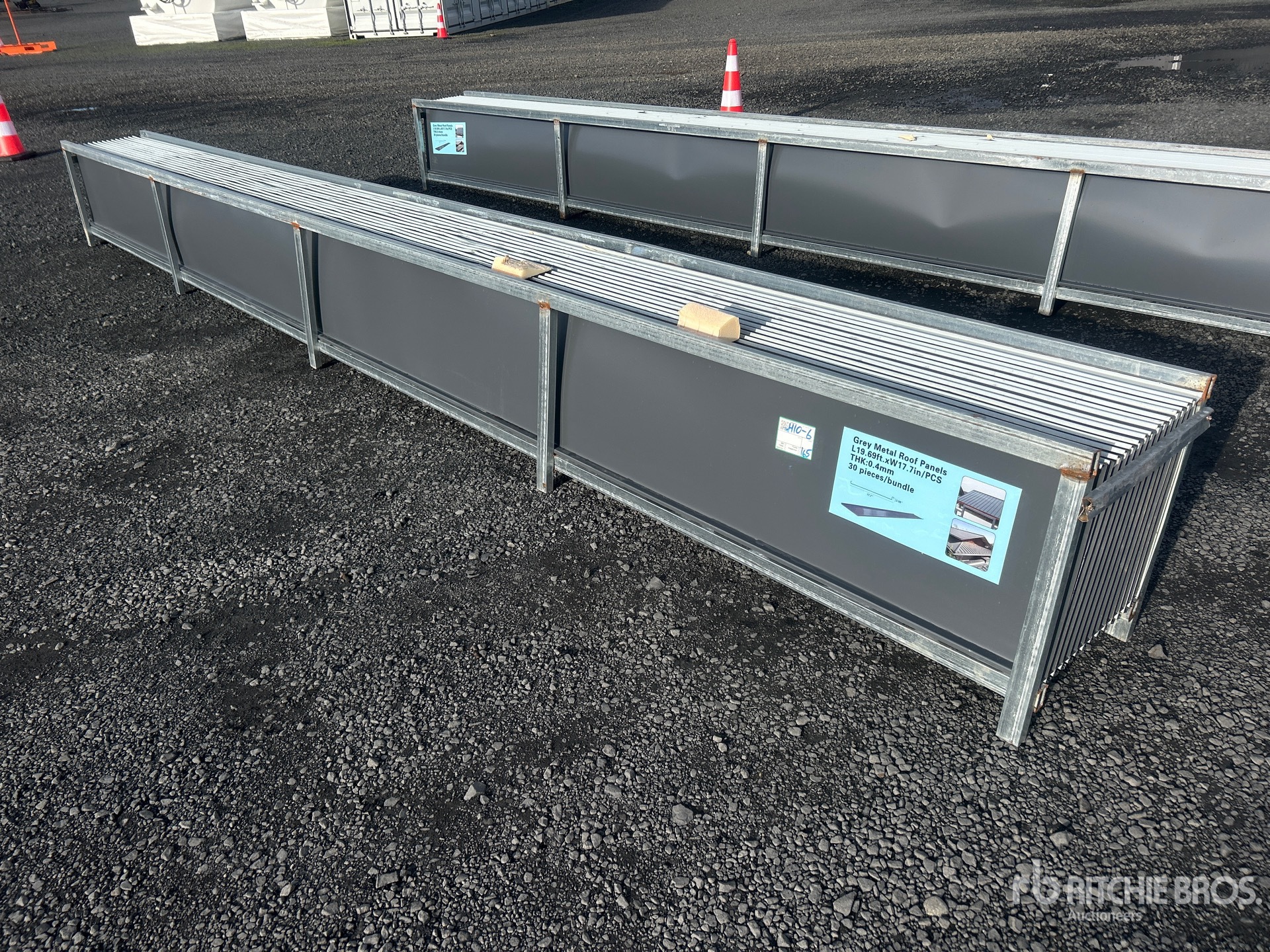 General Appearance with Bild, Ecke vorne links