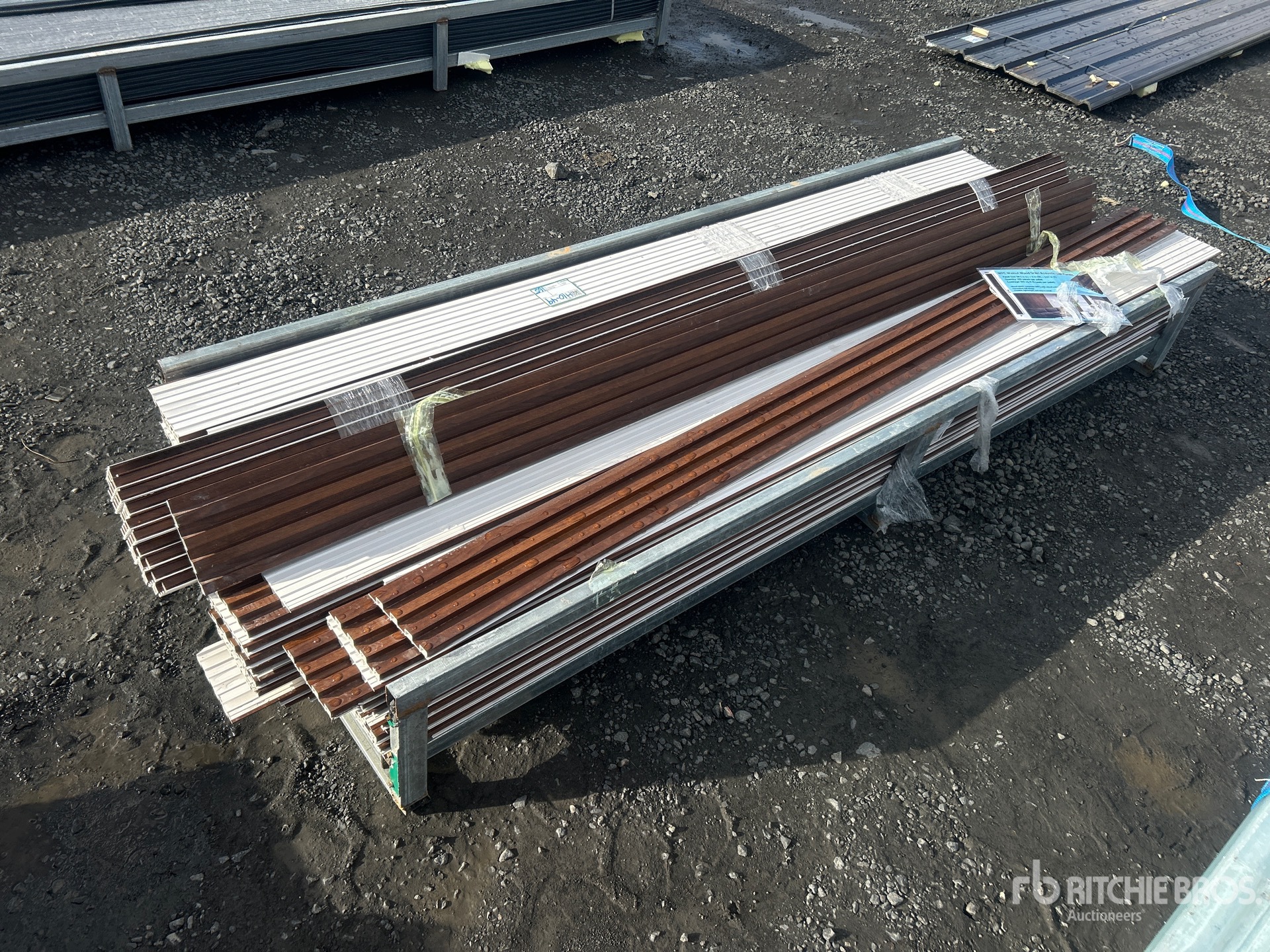 General Appearance with Bild, Ecke vorne rechts