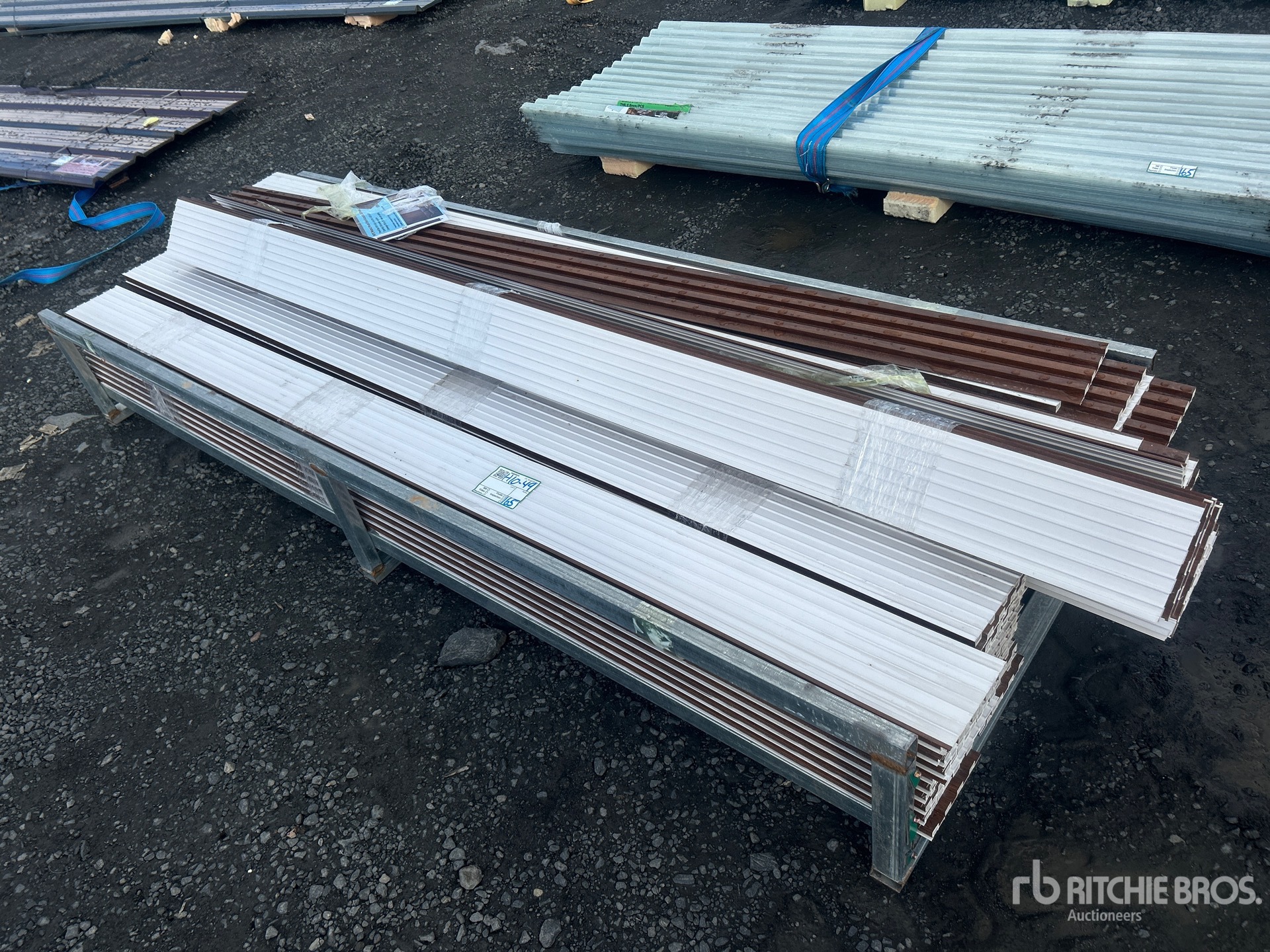 General Appearance with Bild, Ecke vorne links