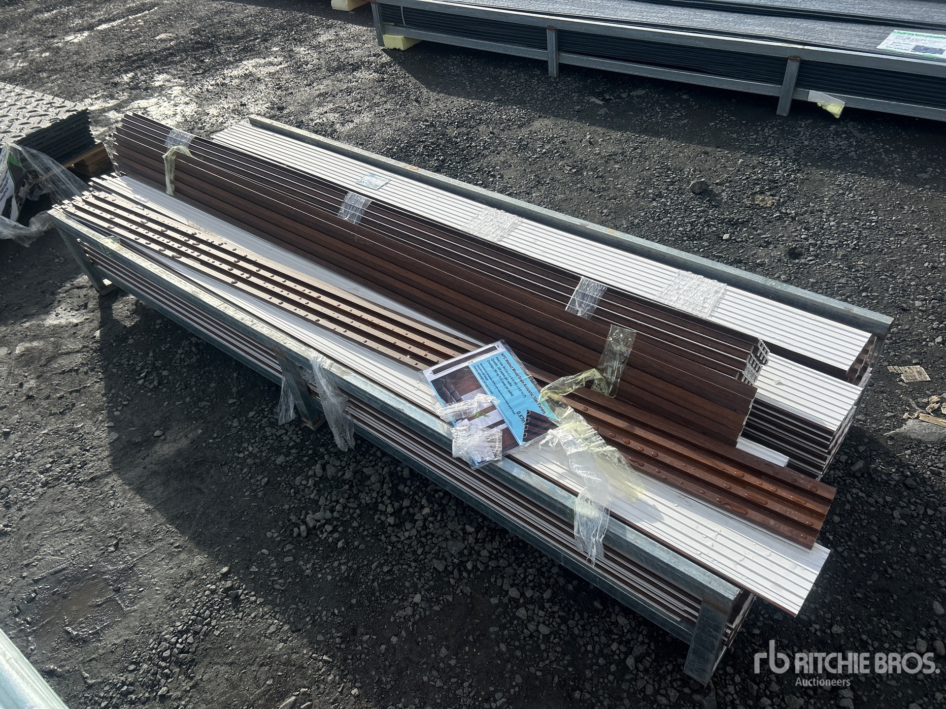 General Appearance with Bild, Ecke hinten rechts