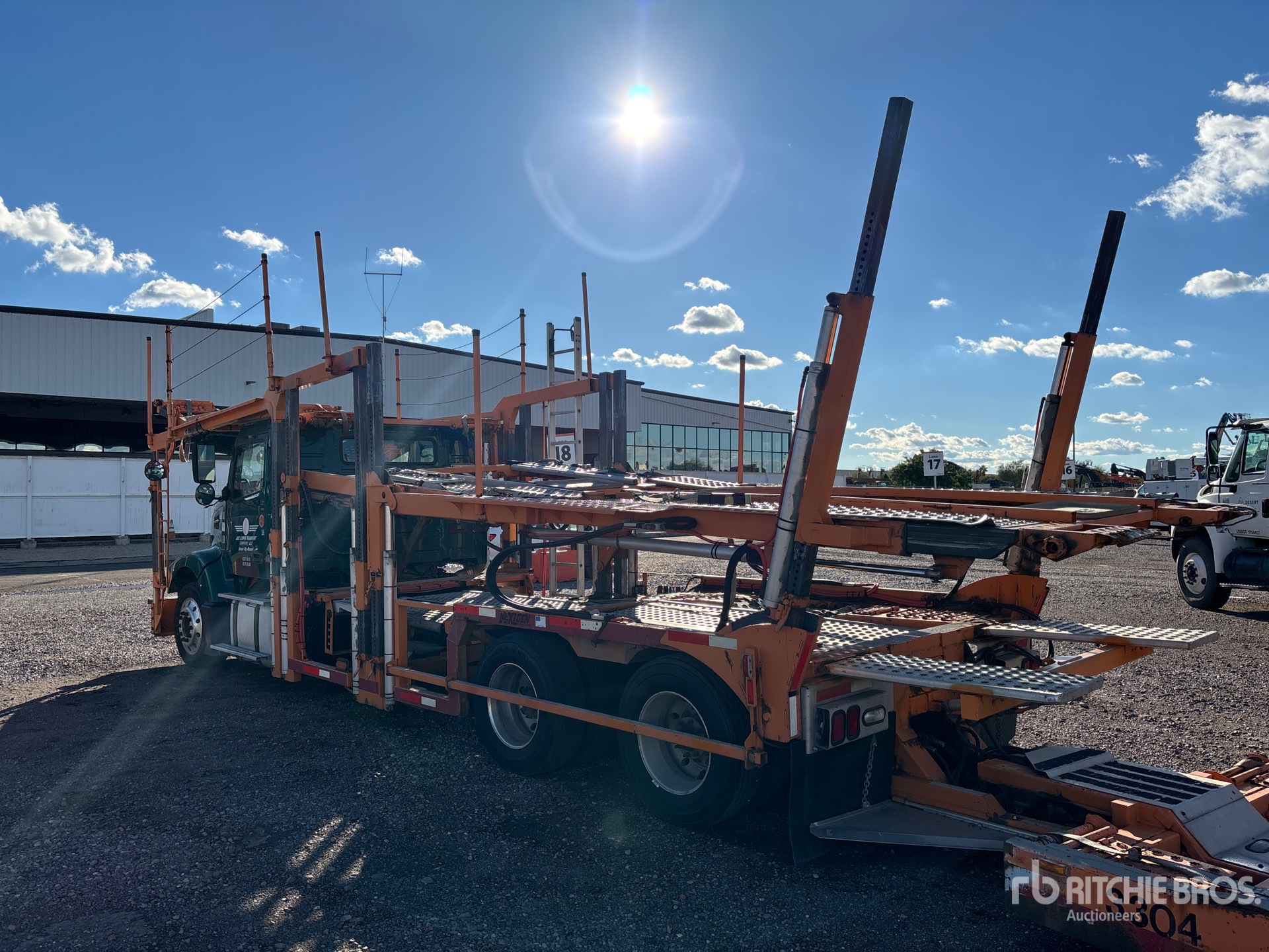 General Appearance with Bild, Ecke hinten links