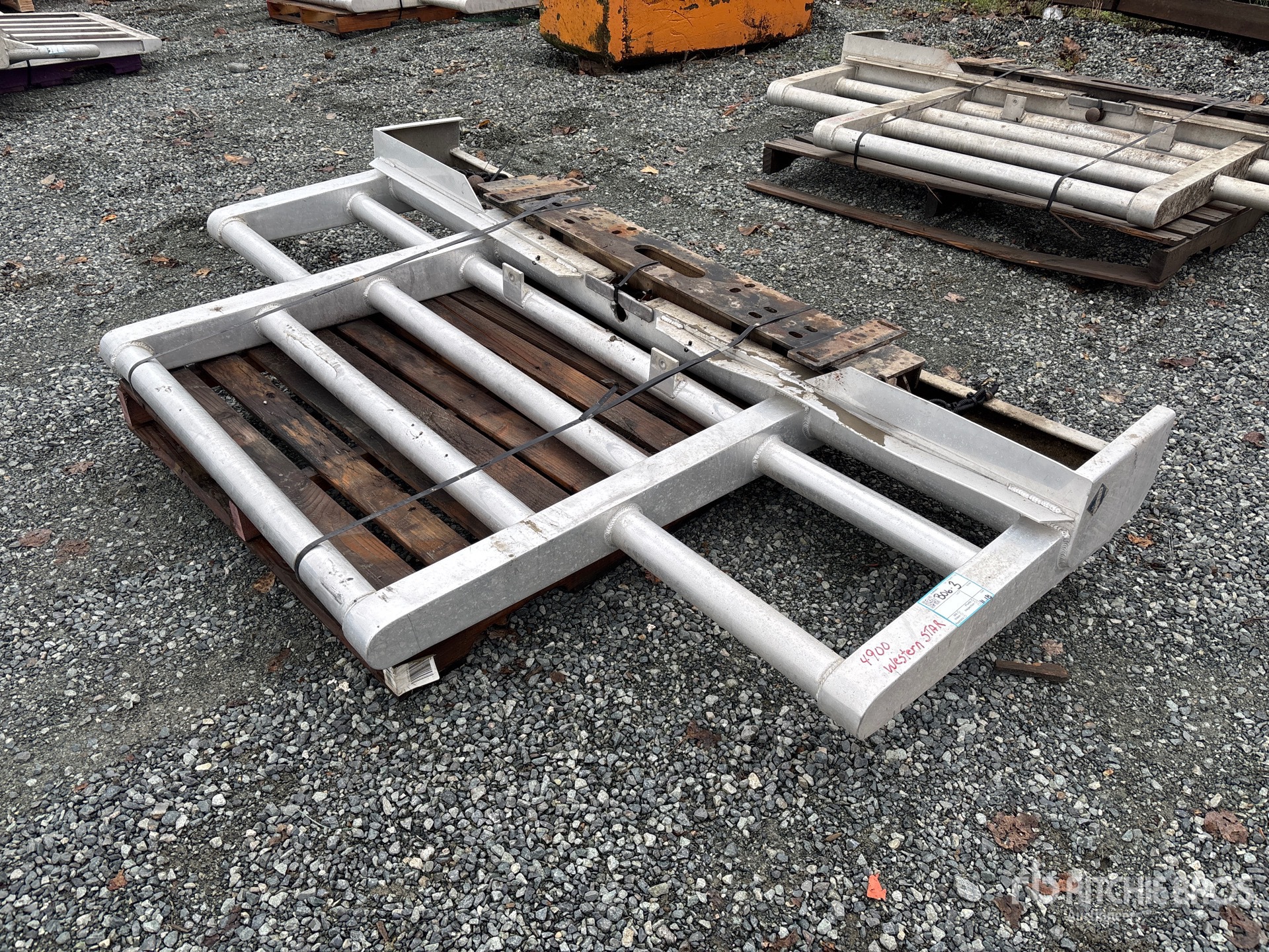 General Appearance with Foto, angolo anteriore sinistro