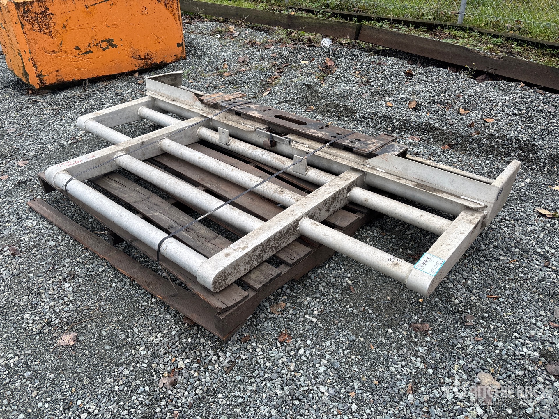 General Appearance with Foto, angolo anteriore sinistro