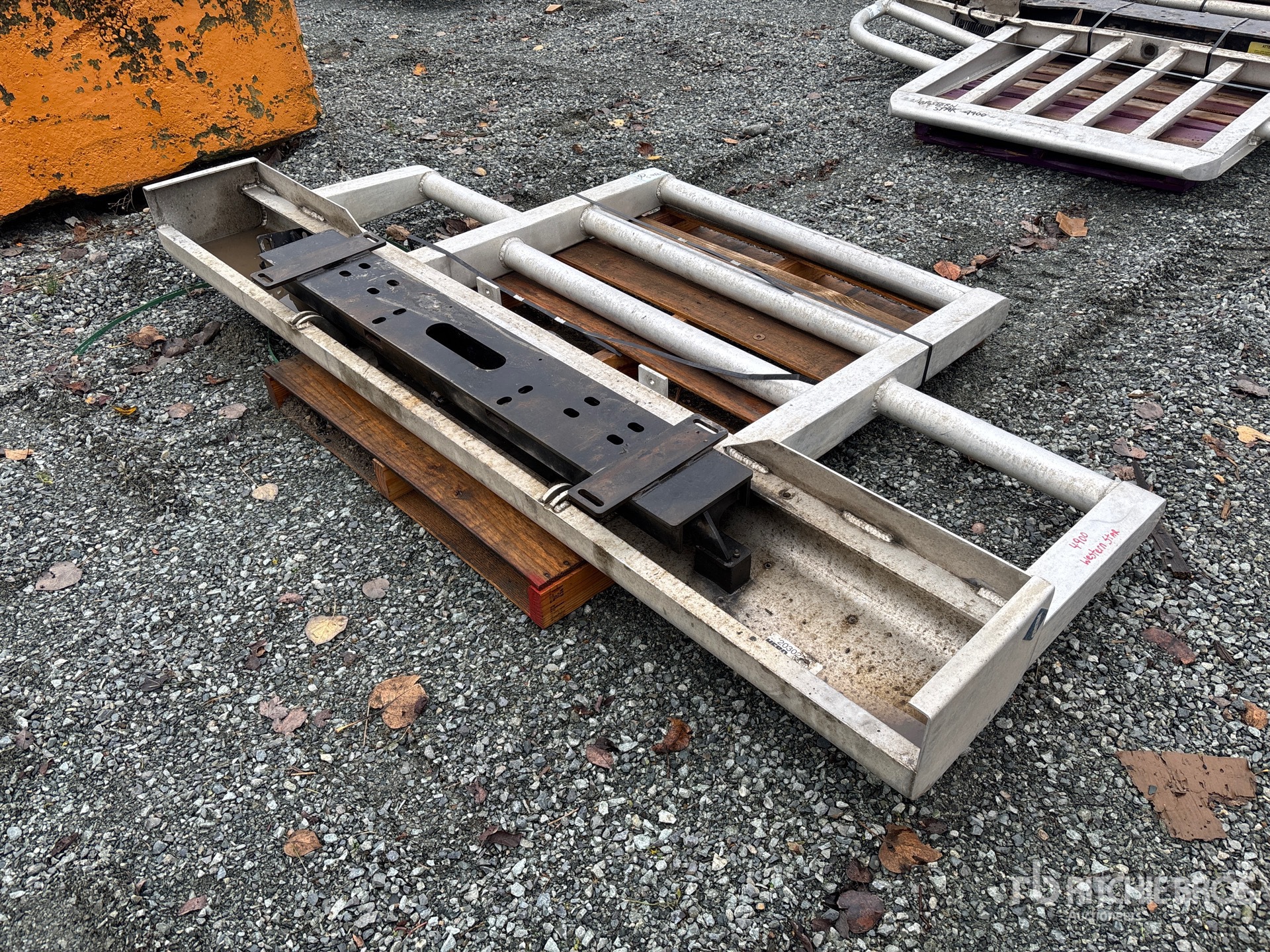 General Appearance with Foto, angolo anteriore sinistro