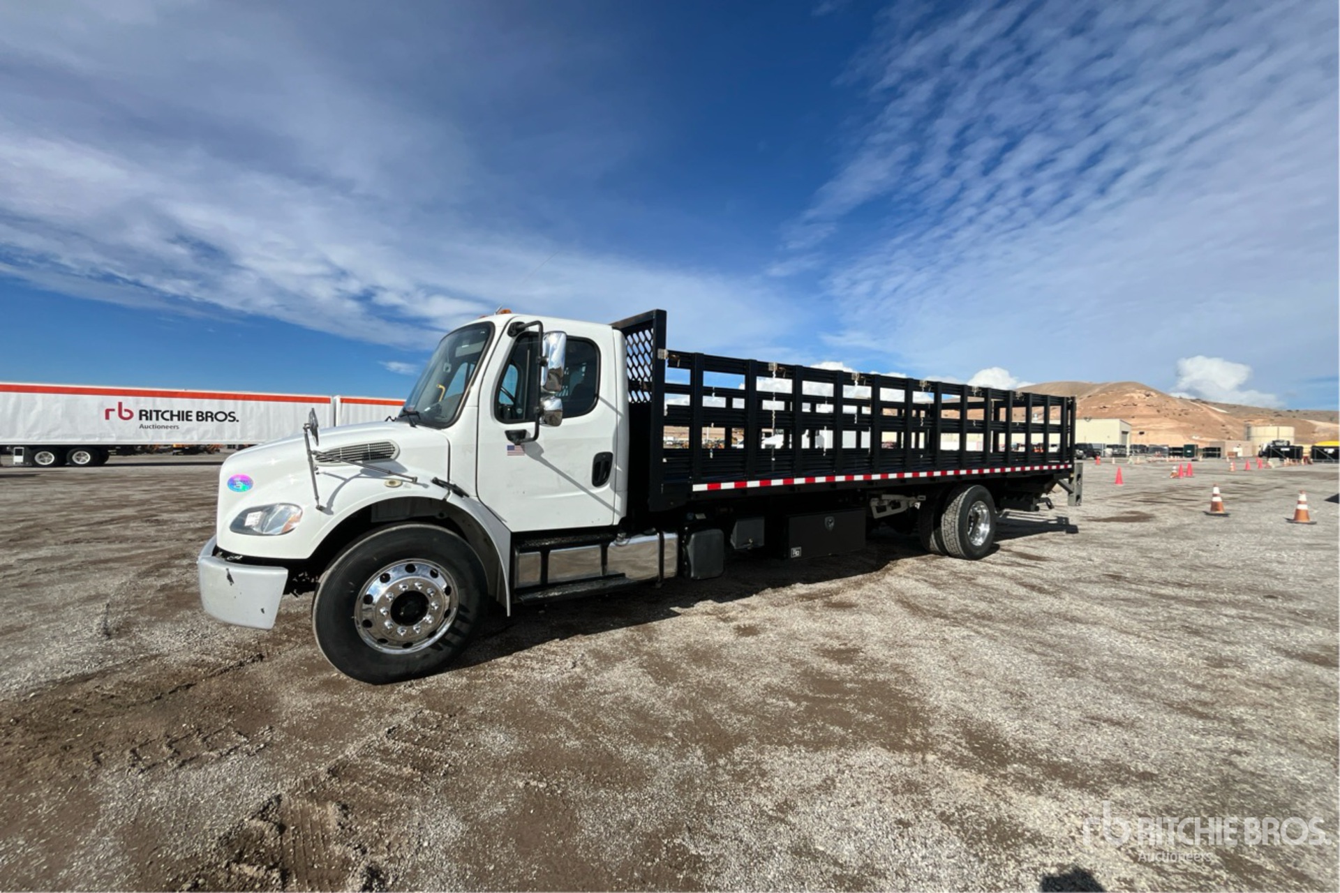 General Appearance with Foto, angolo anteriore sinistro