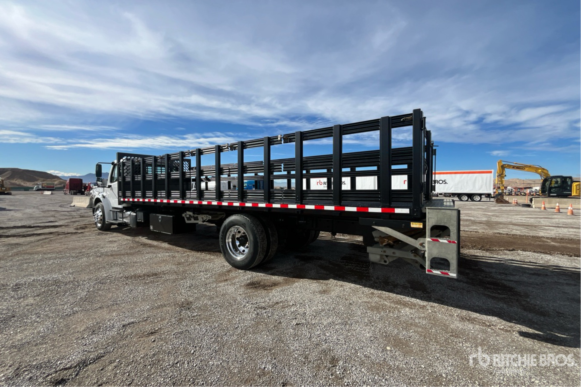 General Appearance with Foto, angolo posteriore sinistro