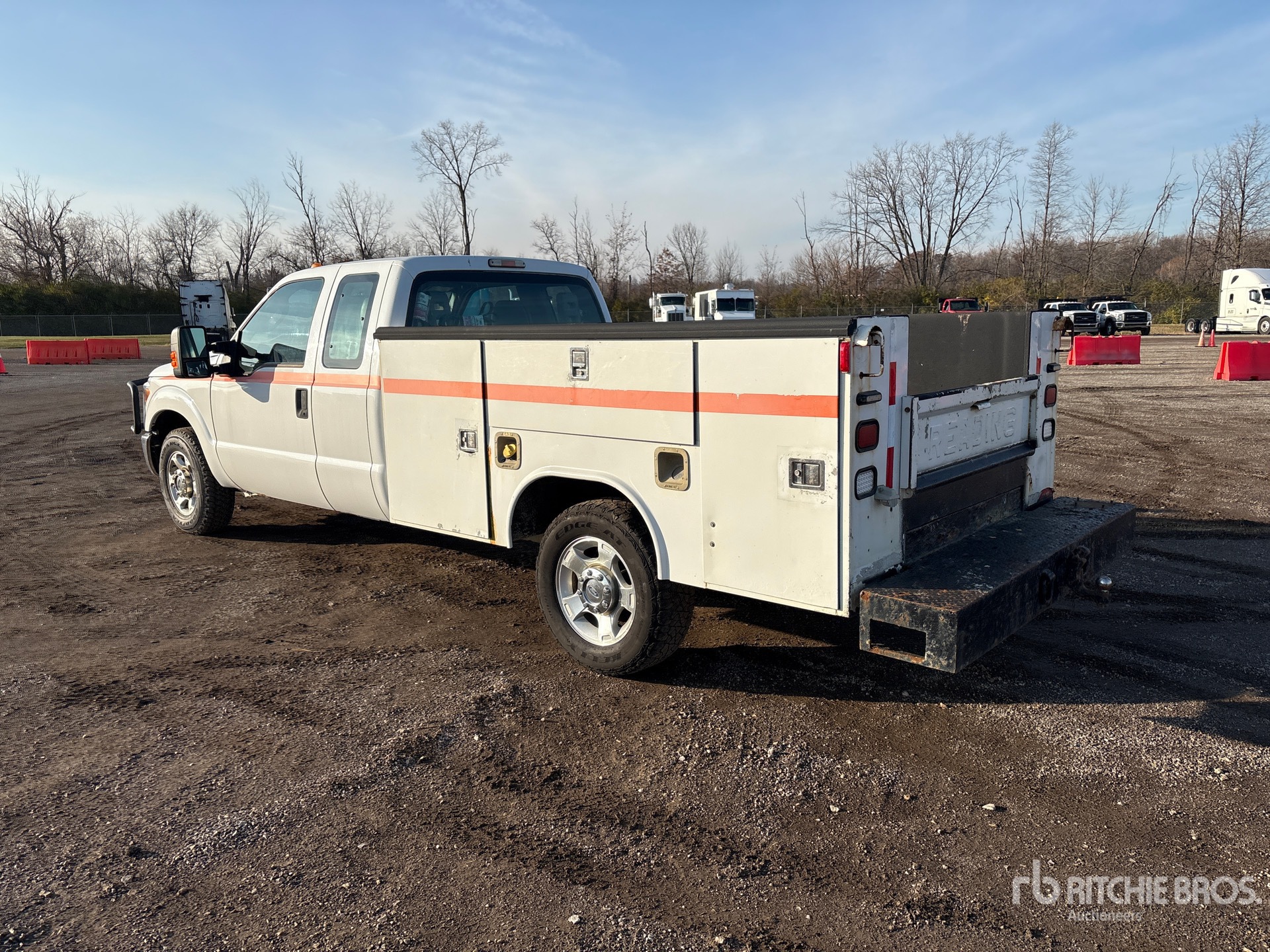 General Appearance with Foto, angolo posteriore sinistro