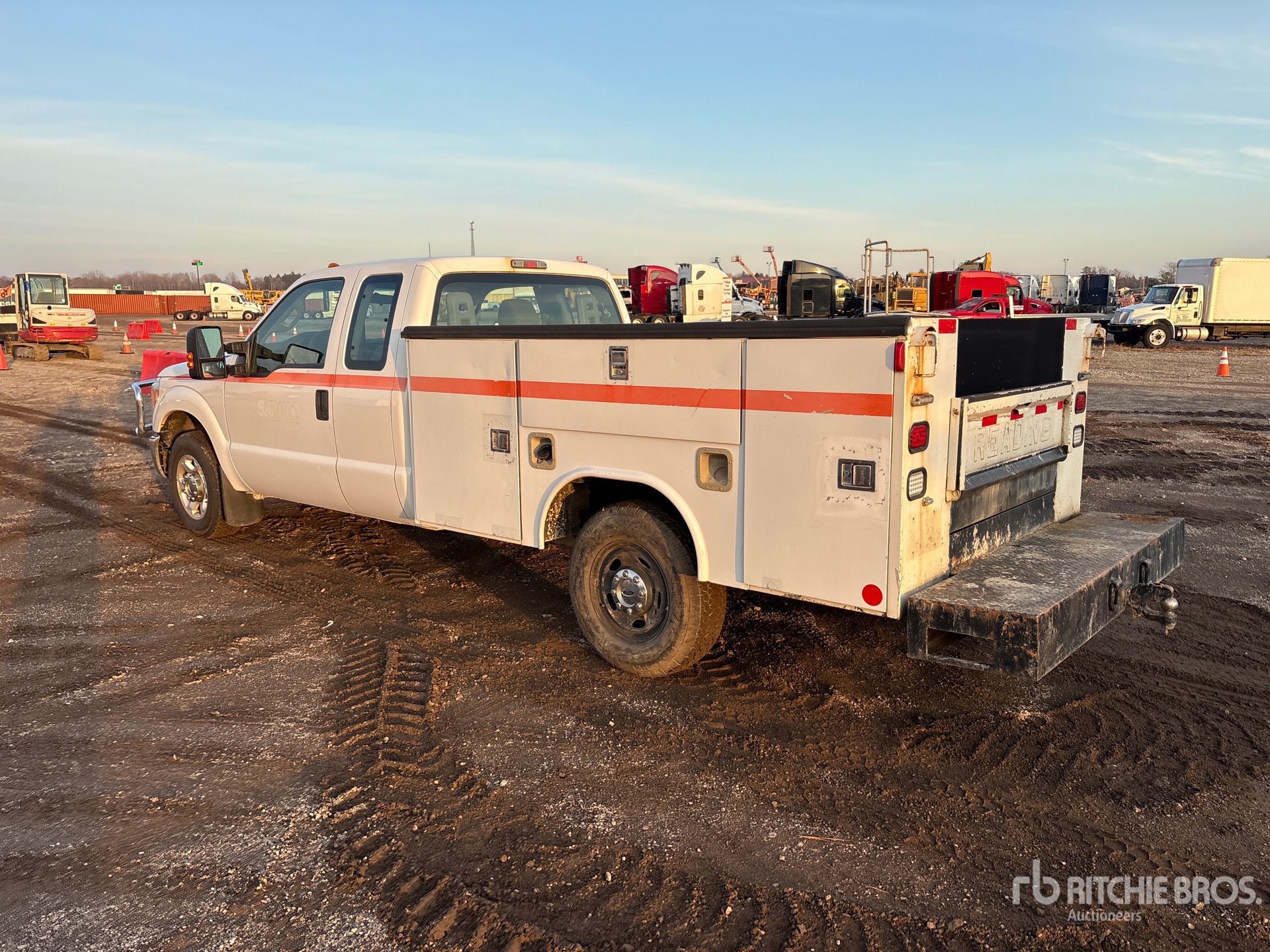 General Appearance with Foto, angolo posteriore sinistro