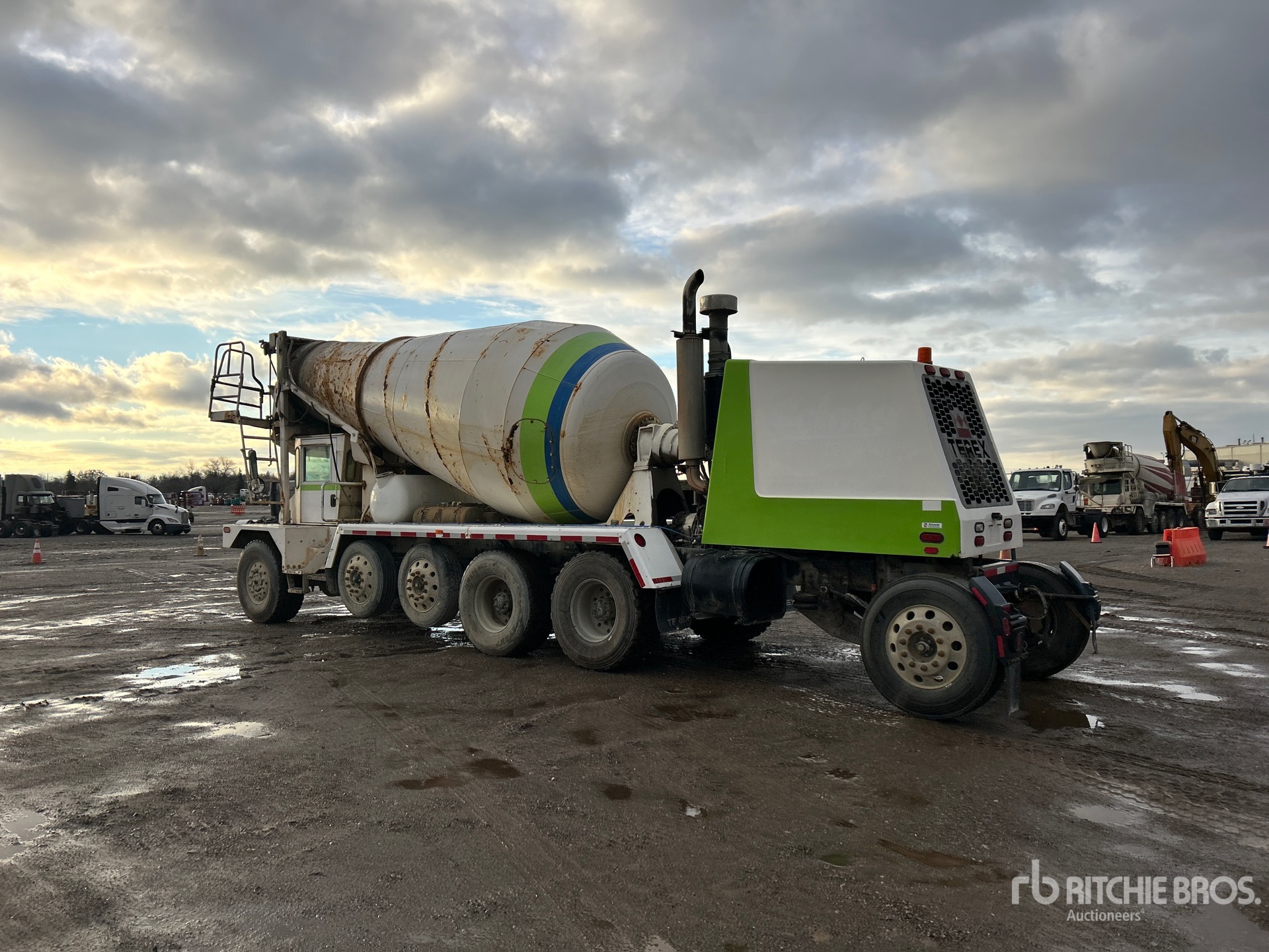 Aspect général with Image, coin arrière gauche