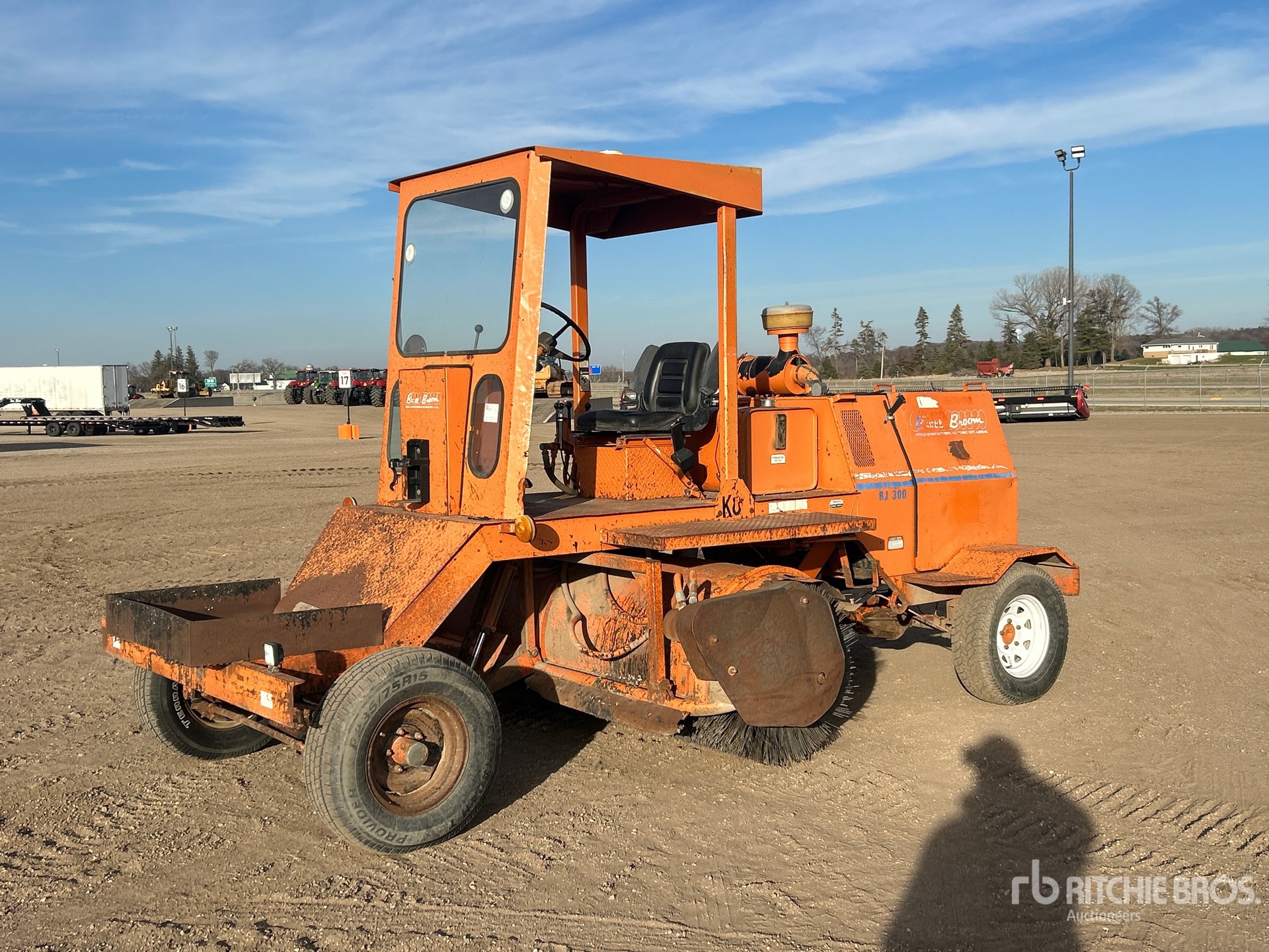 General Appearance with Bild, Ecke vorne links