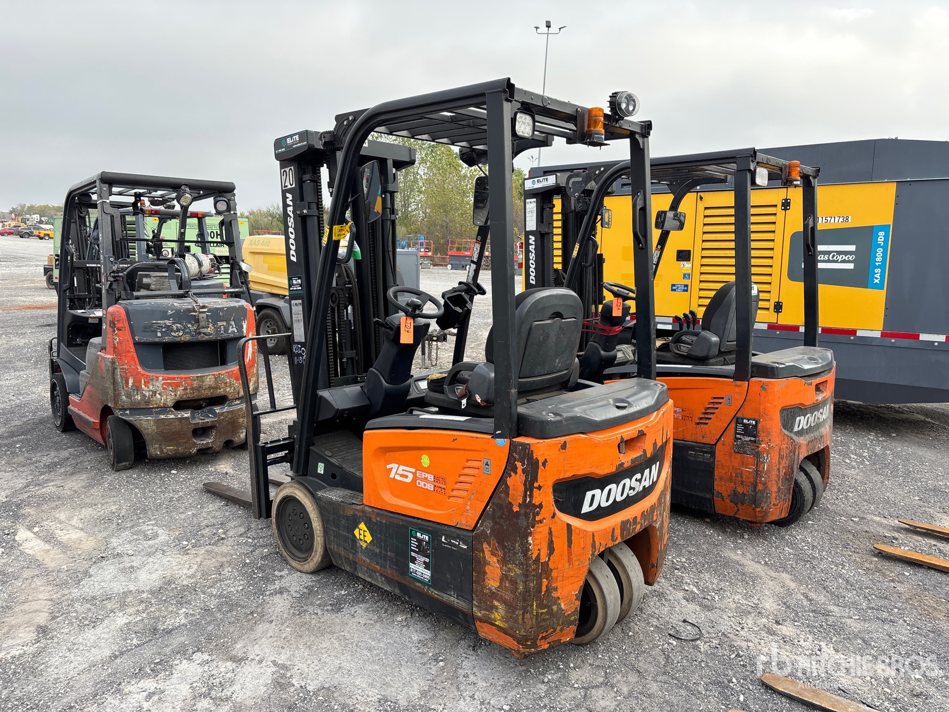 Aspect général with Image, coin arrière gauche