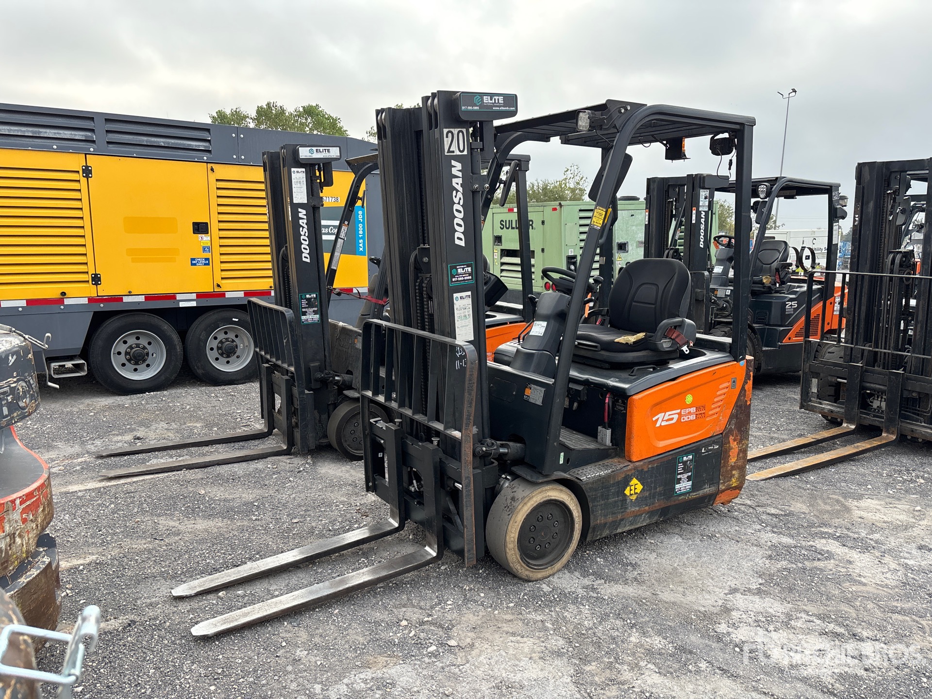 Aspect général with Image, coin avant gauche