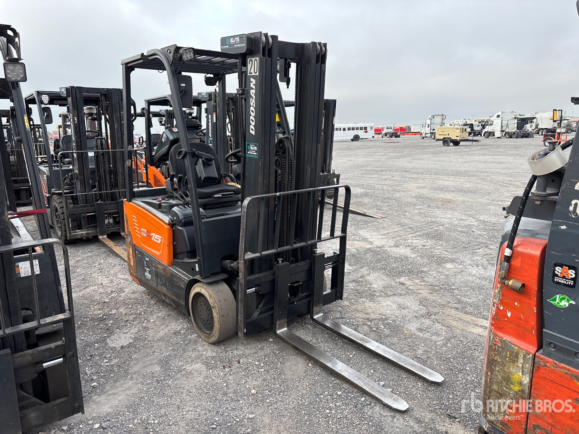 Aspect général with Image, coin avant droit