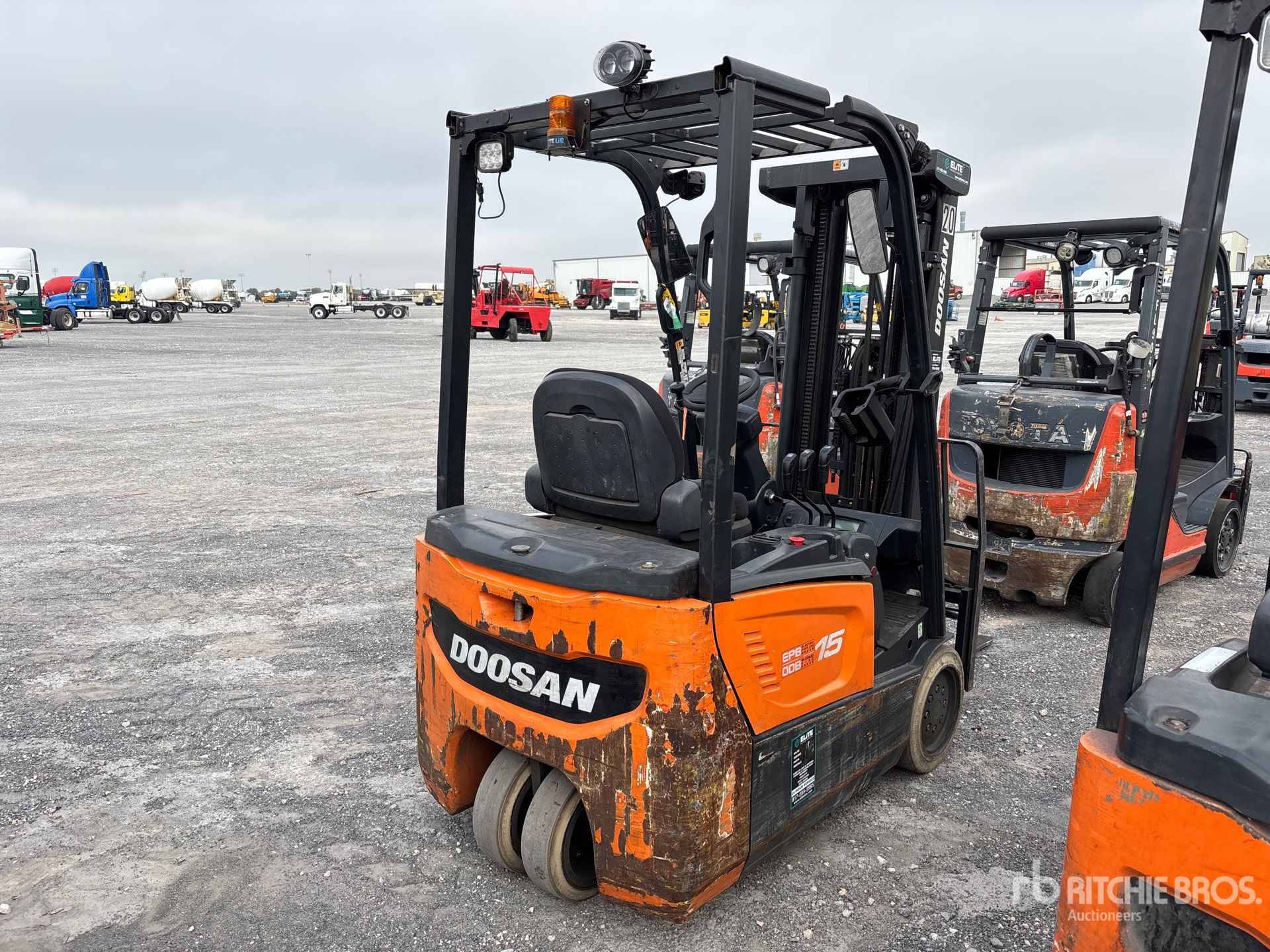 Aspect général with Image, coin arrière droit