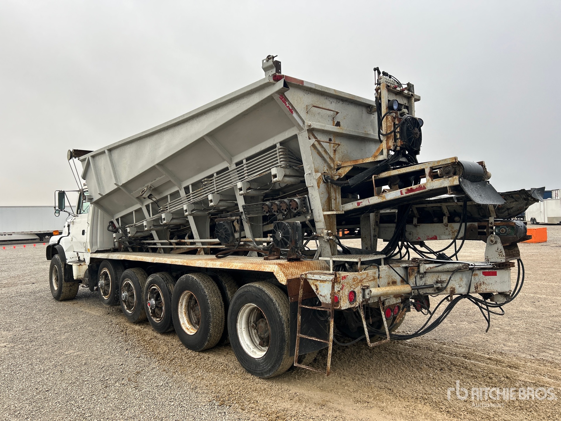 General Appearance with Foto, angolo posteriore sinistro