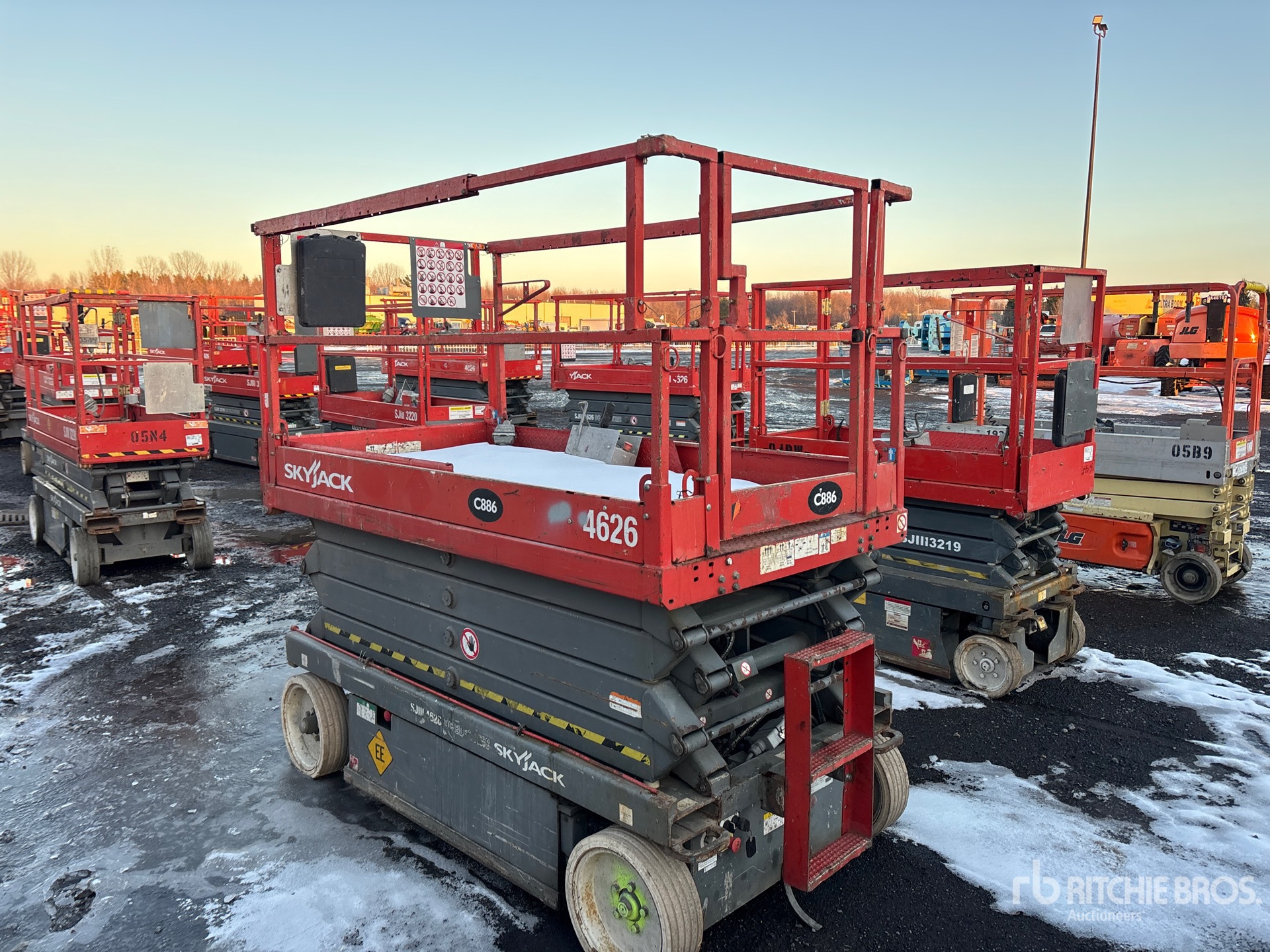 General Appearance with Picture, Right Front Corner