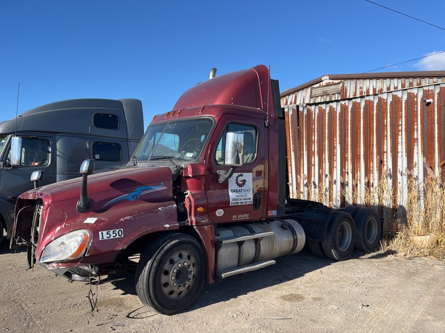 2016 Freightliner Cascadia 125 6x4 T/A Sleeper Truck Tractor