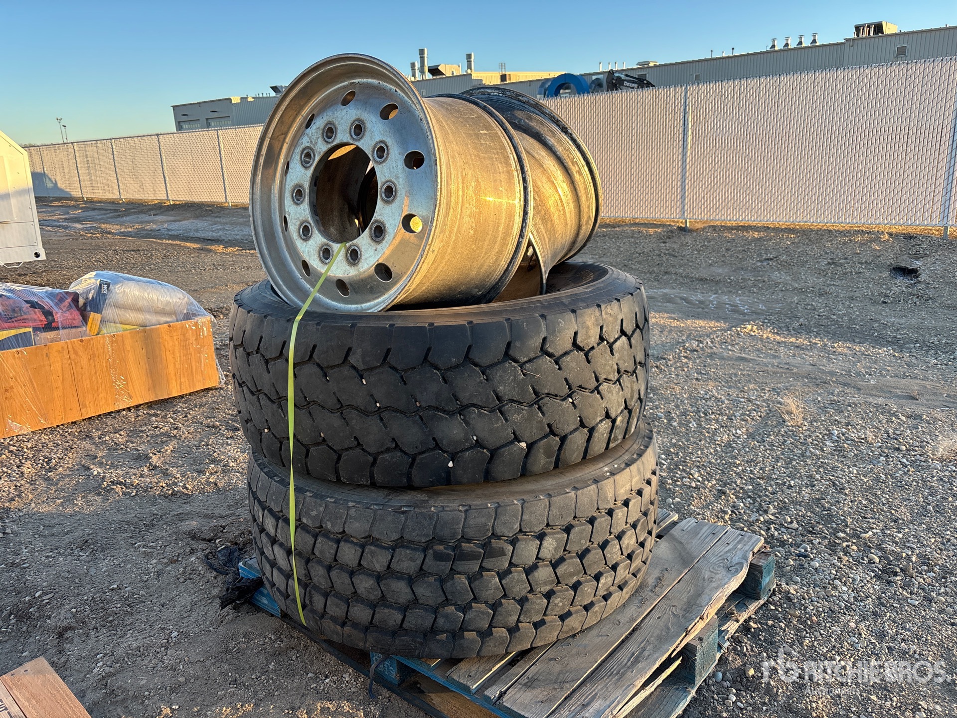 General Appearance with Foto, angolo anteriore sinistro