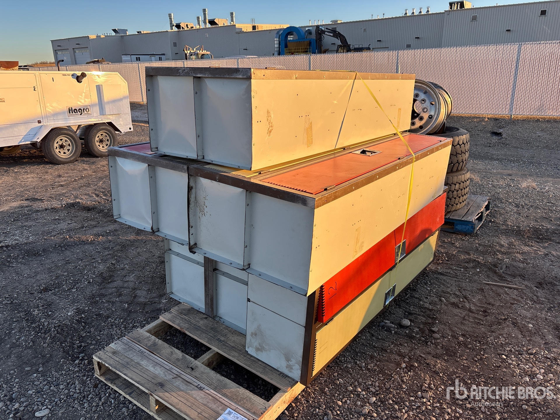 General Appearance with Foto, angolo anteriore sinistro