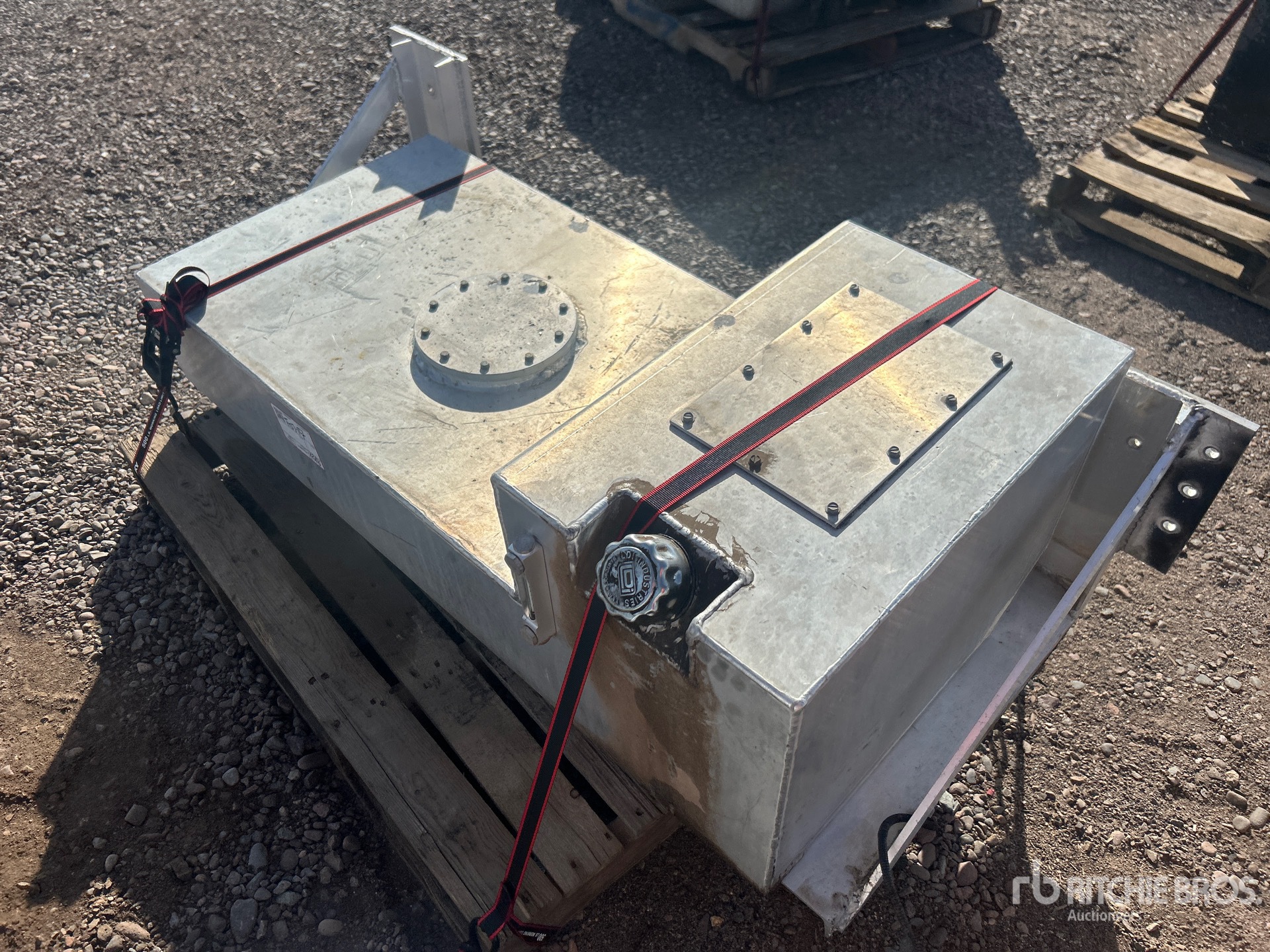 General Appearance with Bild, Ecke vorne links