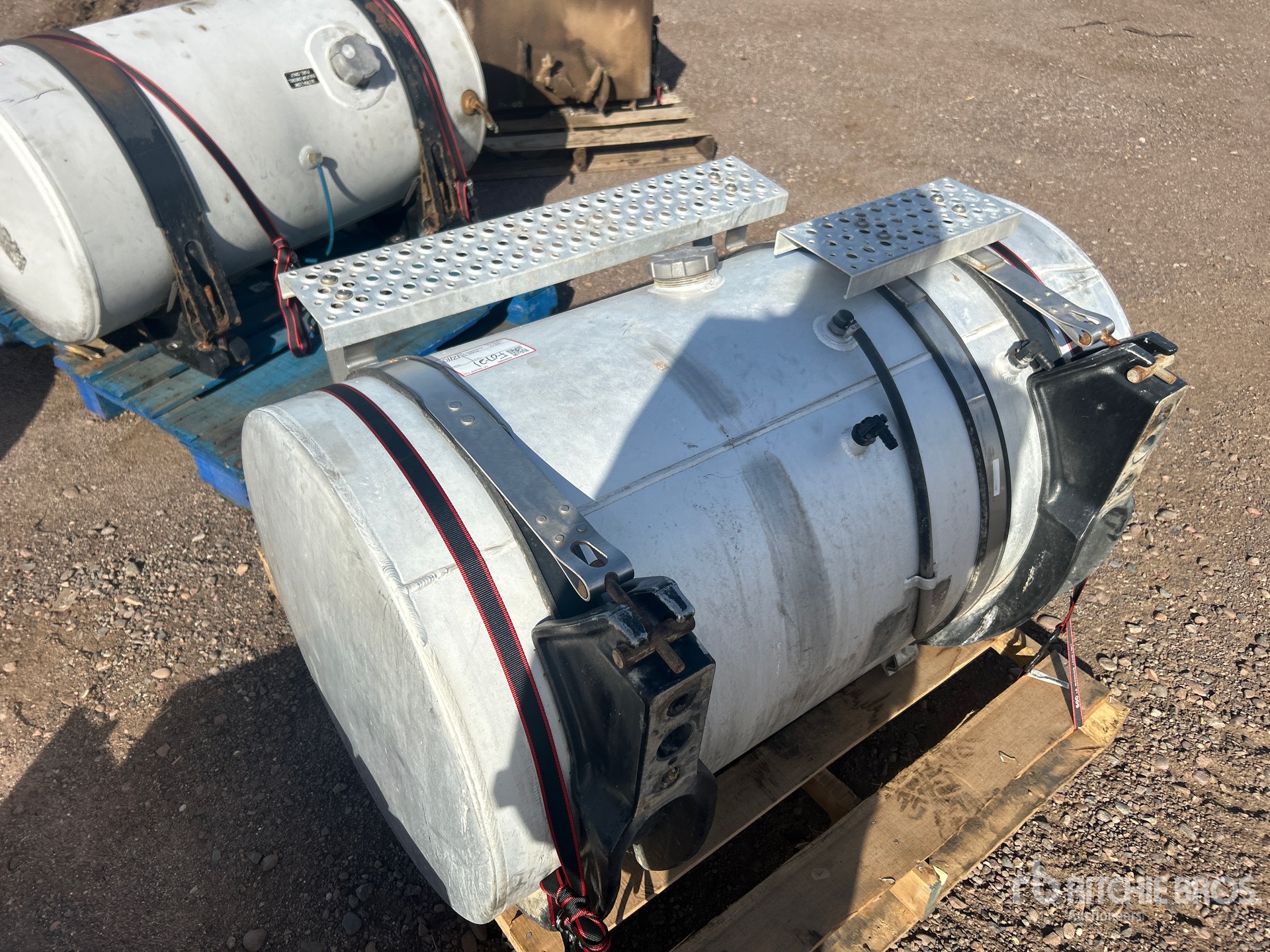 General Appearance with Bild, Ecke vorne rechts