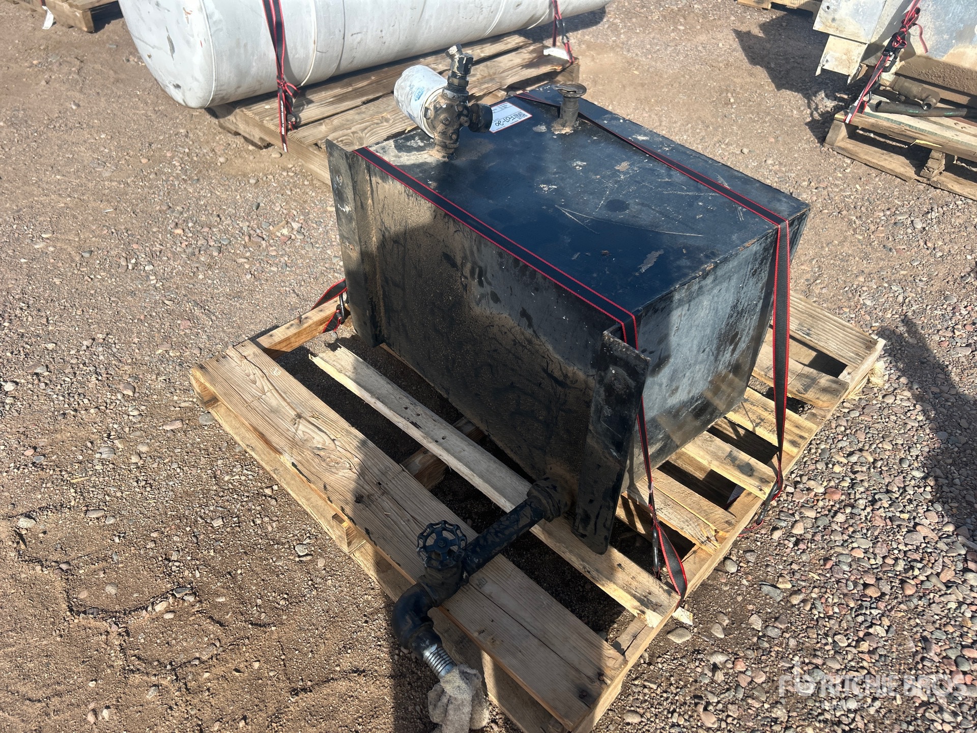 General Appearance with Bild, Ecke vorne rechts