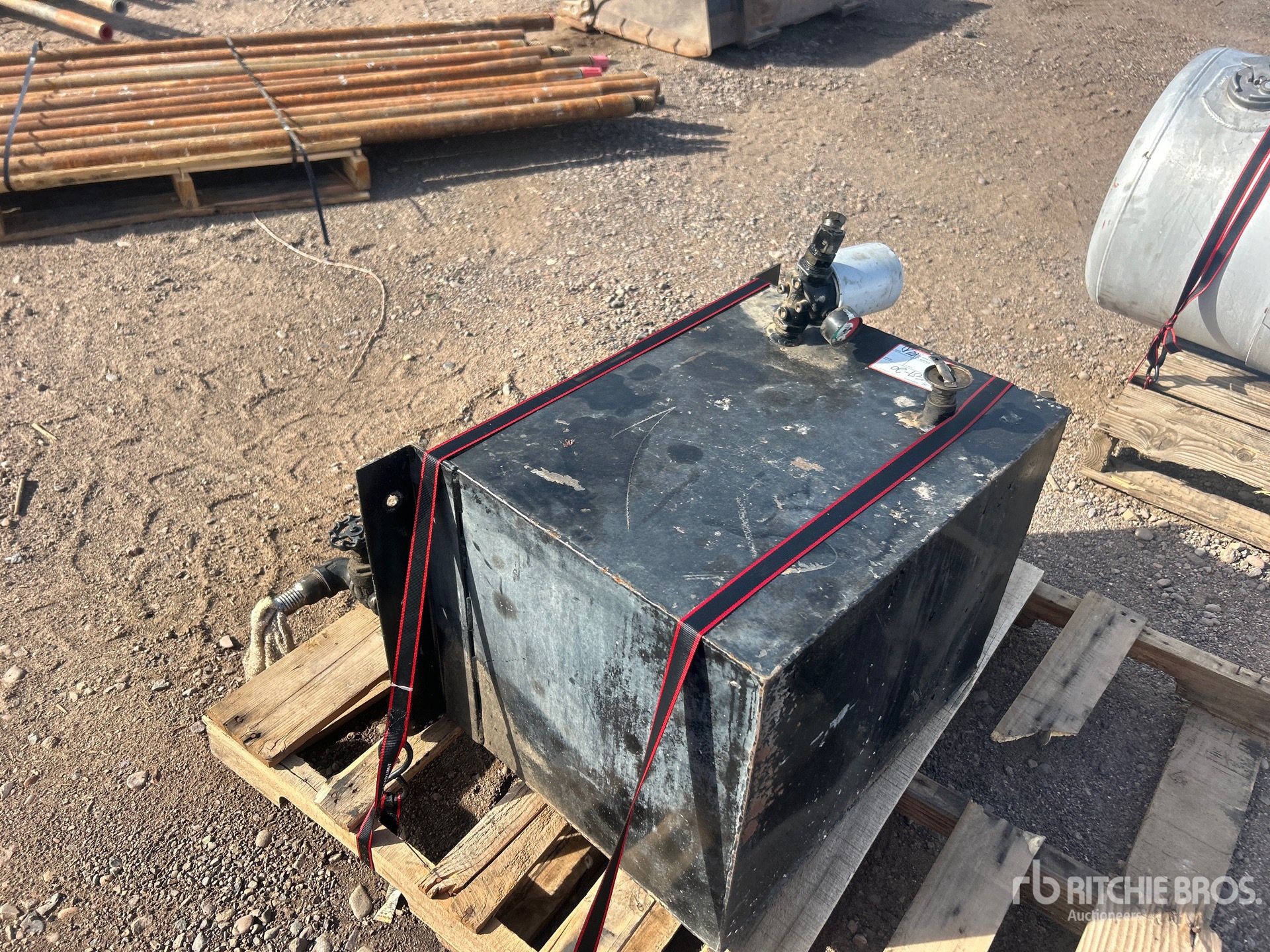 General Appearance with Bild, Ecke vorne links