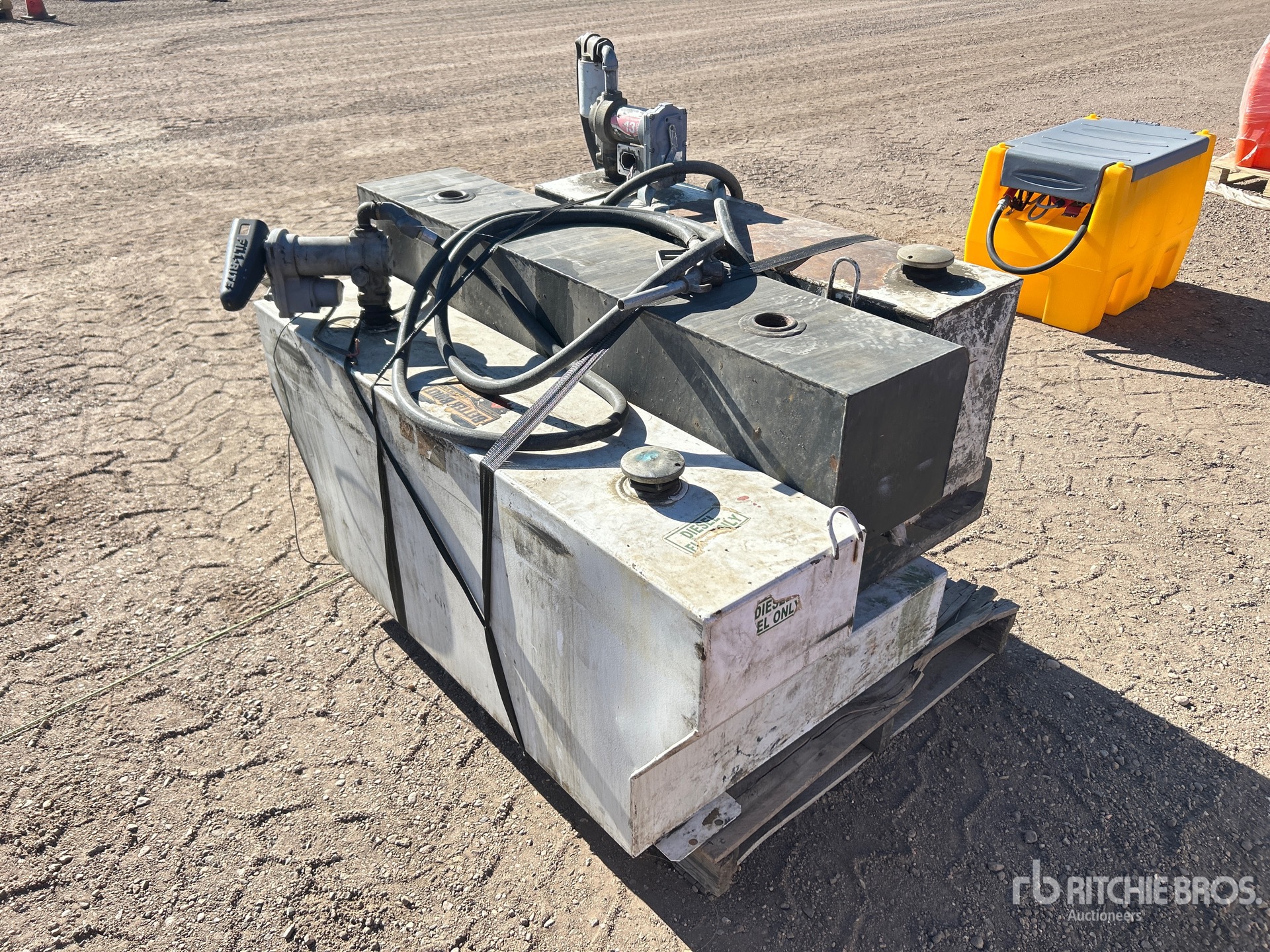 General Appearance with Foto, angolo posteriore sinistro