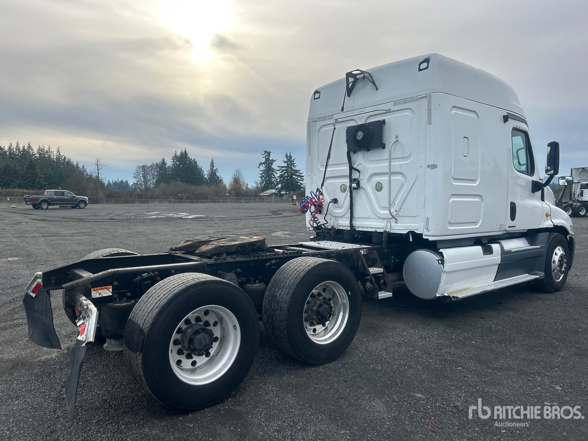 Aspect général with Image, coin arrière droit