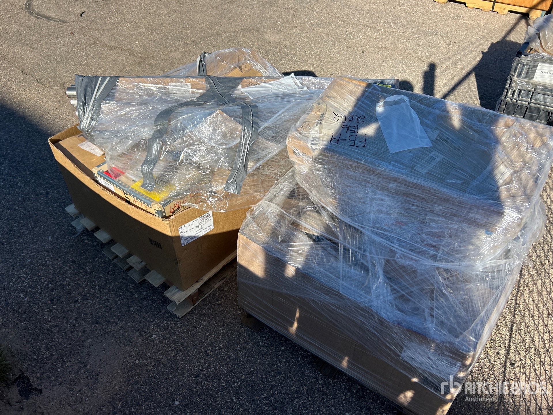 General Appearance with Bild, Ecke hinten links