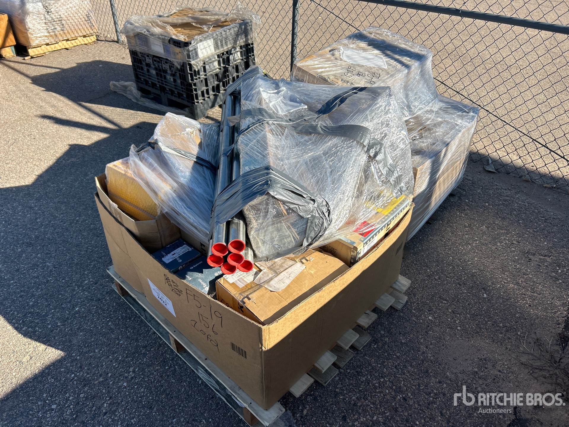 General Appearance with Bild, Ecke vorne links