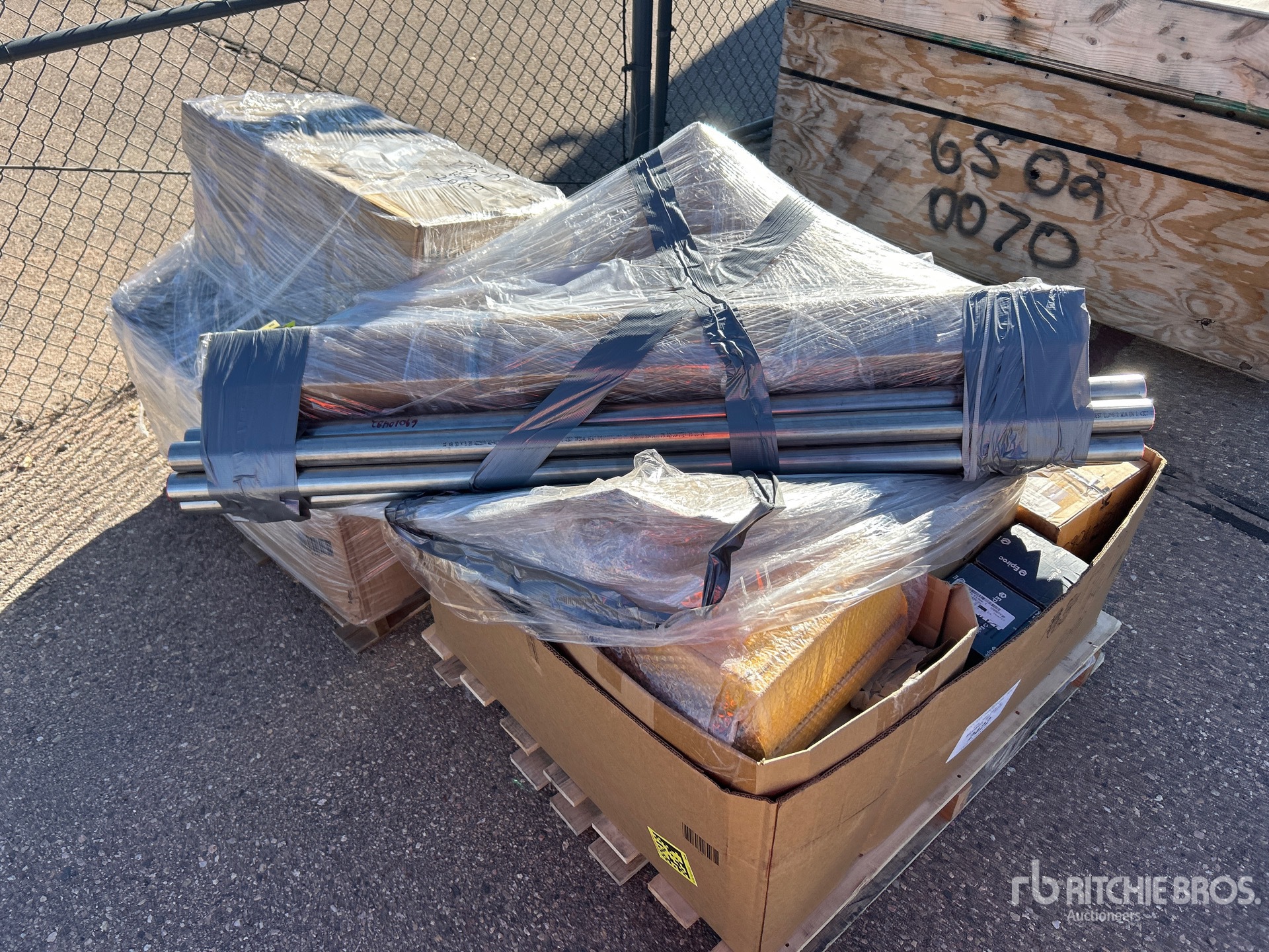 General Appearance with Bild, Ecke vorne rechts