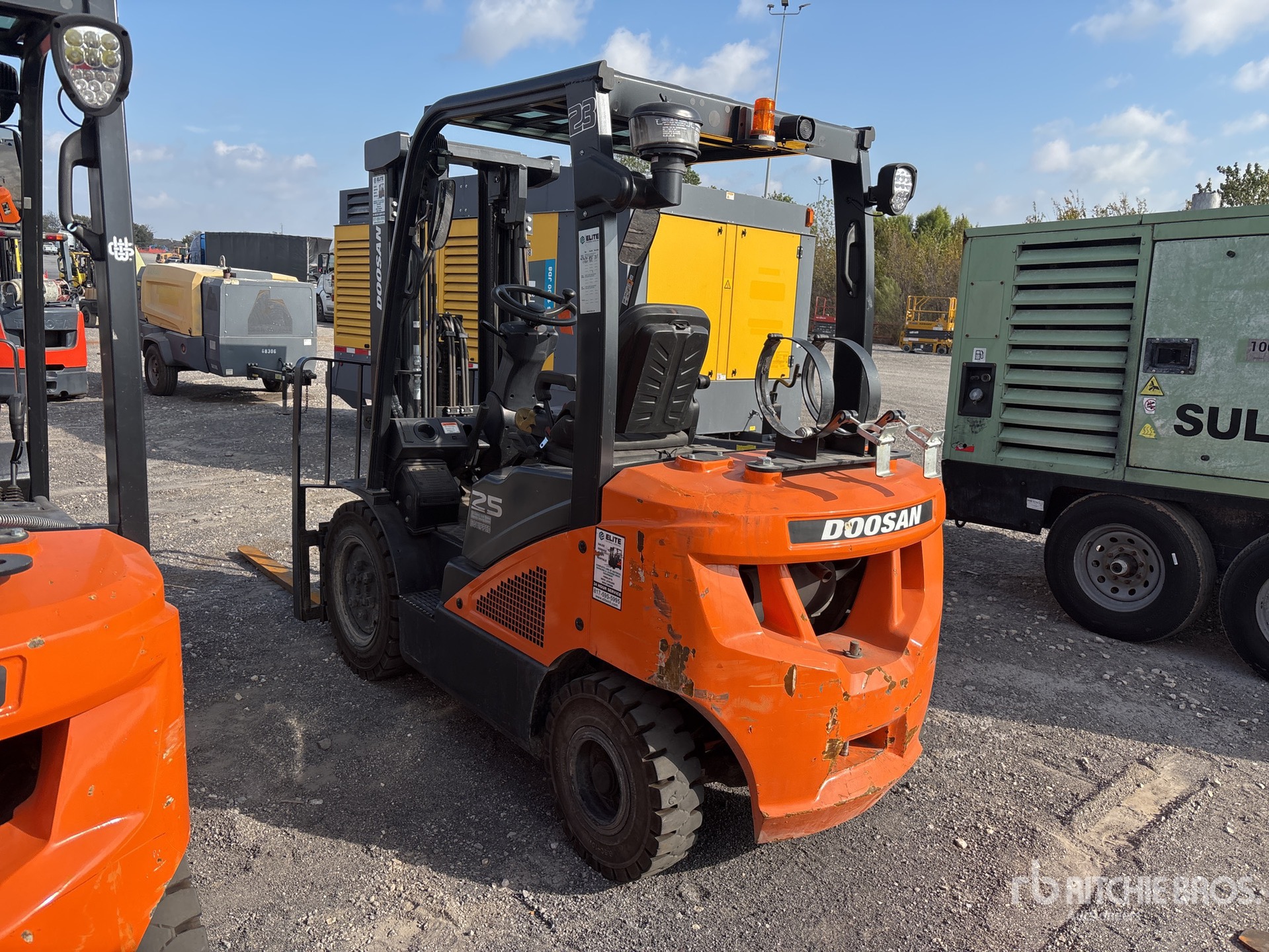 Aspect général with Image, coin arrière gauche