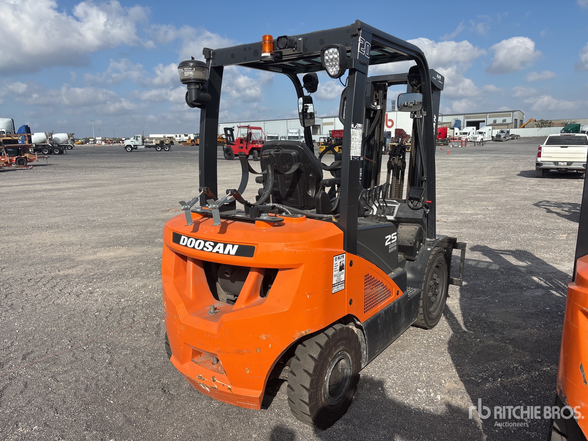 Aspect général with Image, coin arrière droit