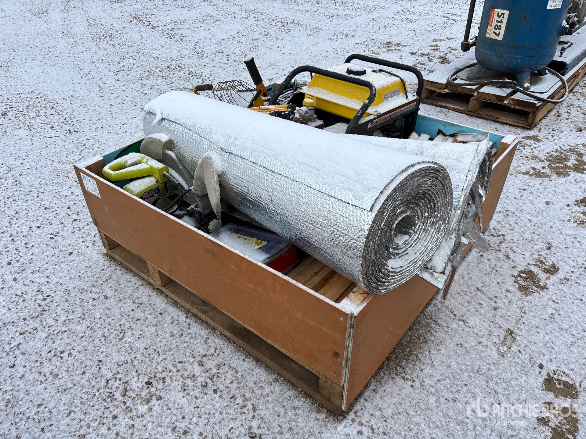 General Appearance with Bild, Ecke vorne links