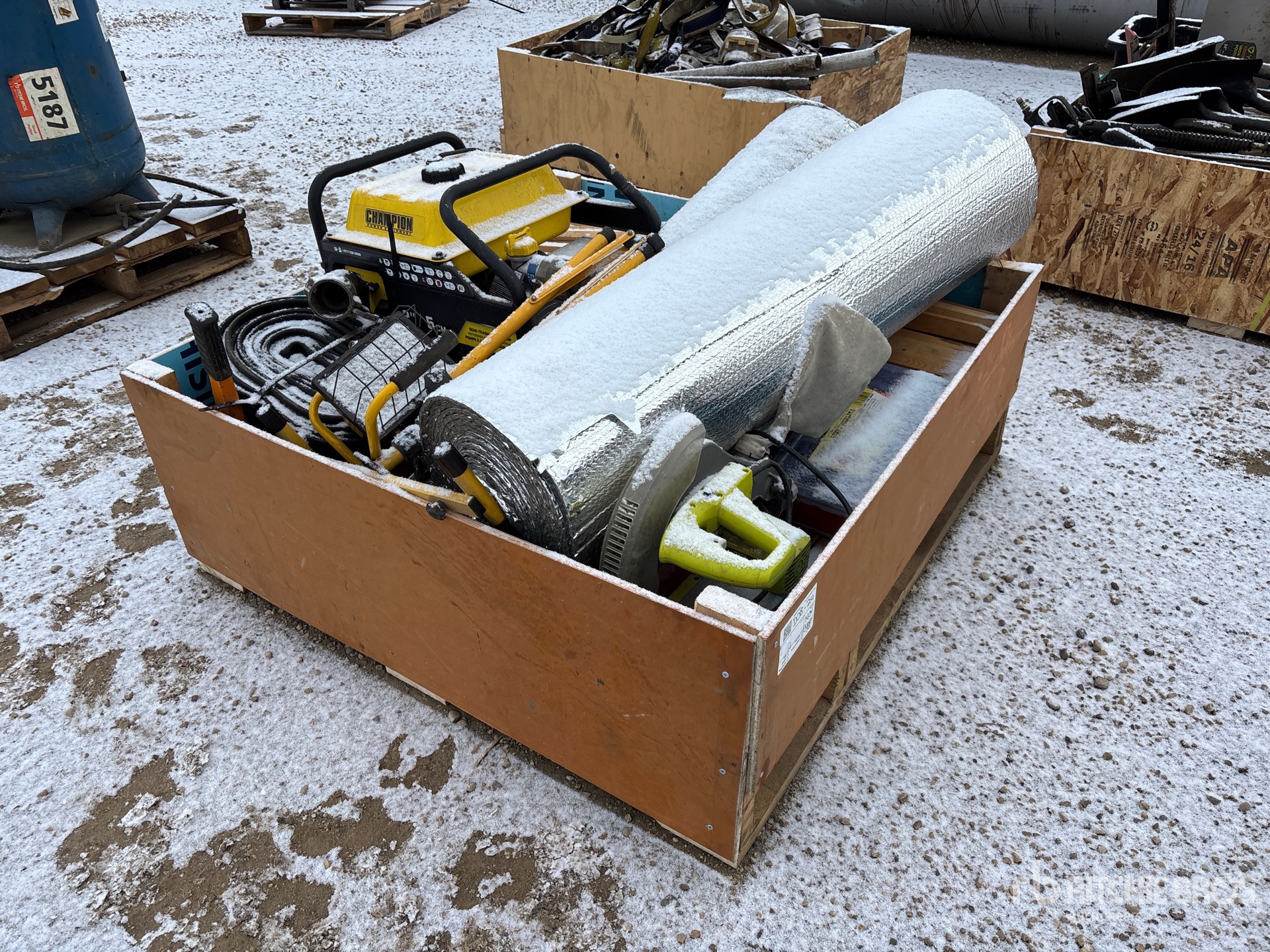 General Appearance with Bild, Ecke vorne rechts