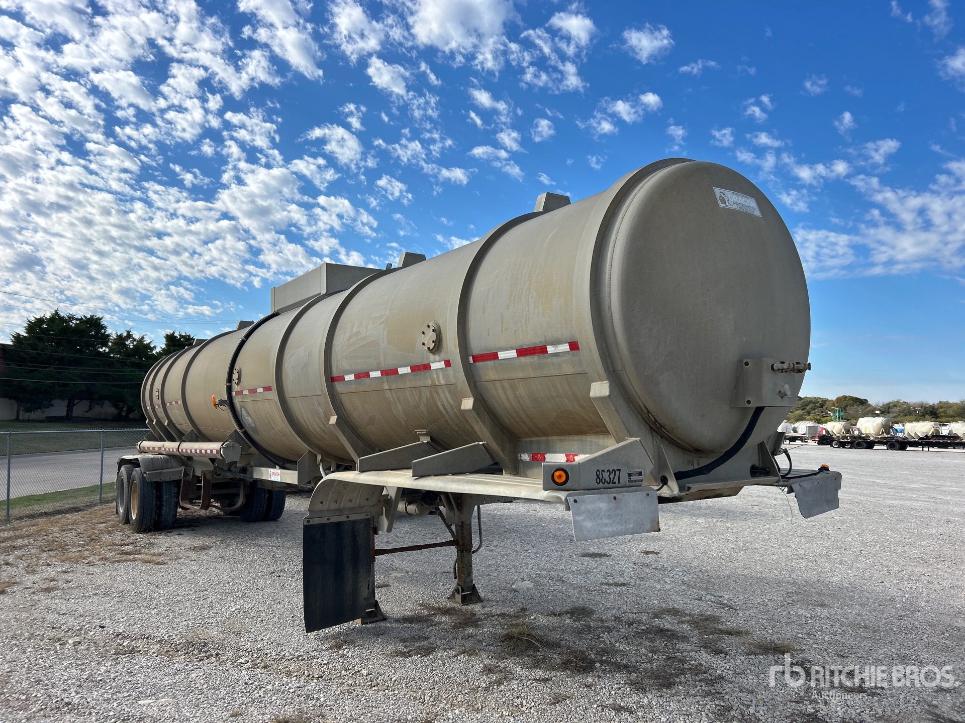 General Appearance with Bild, Ecke vorne rechts