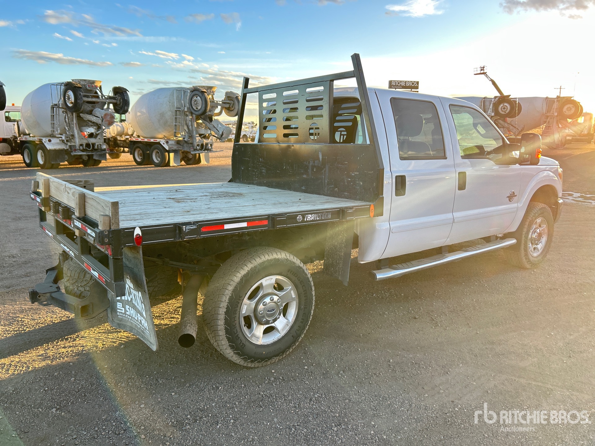 Aspect général with Image, coin arrière droit