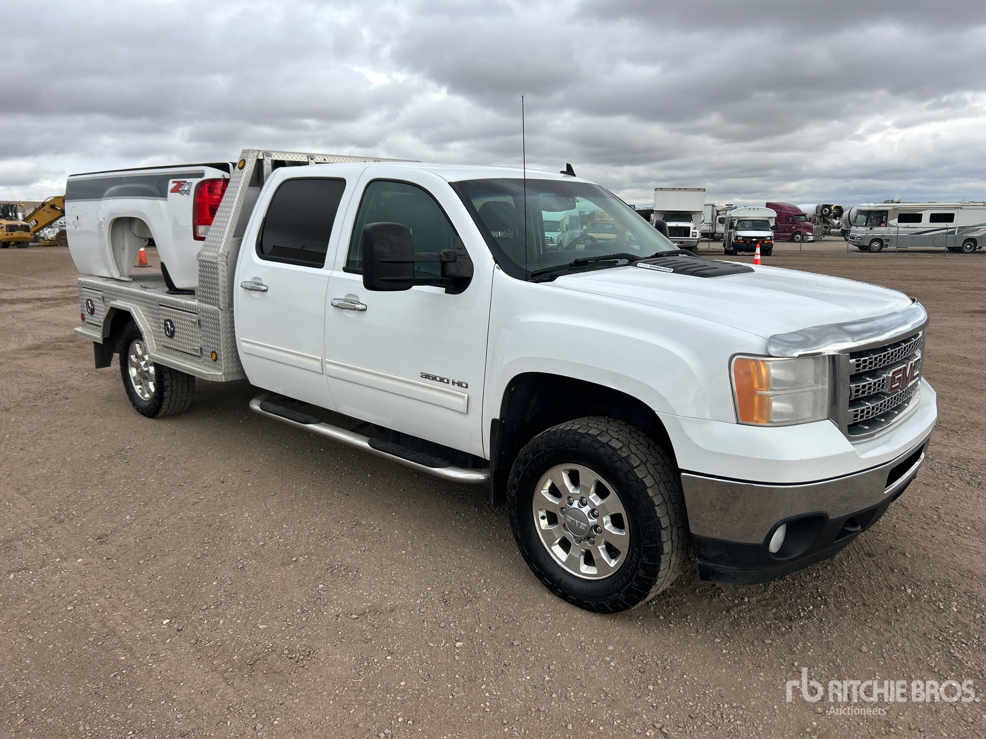 General Appearance with Bild, Ecke vorne rechts