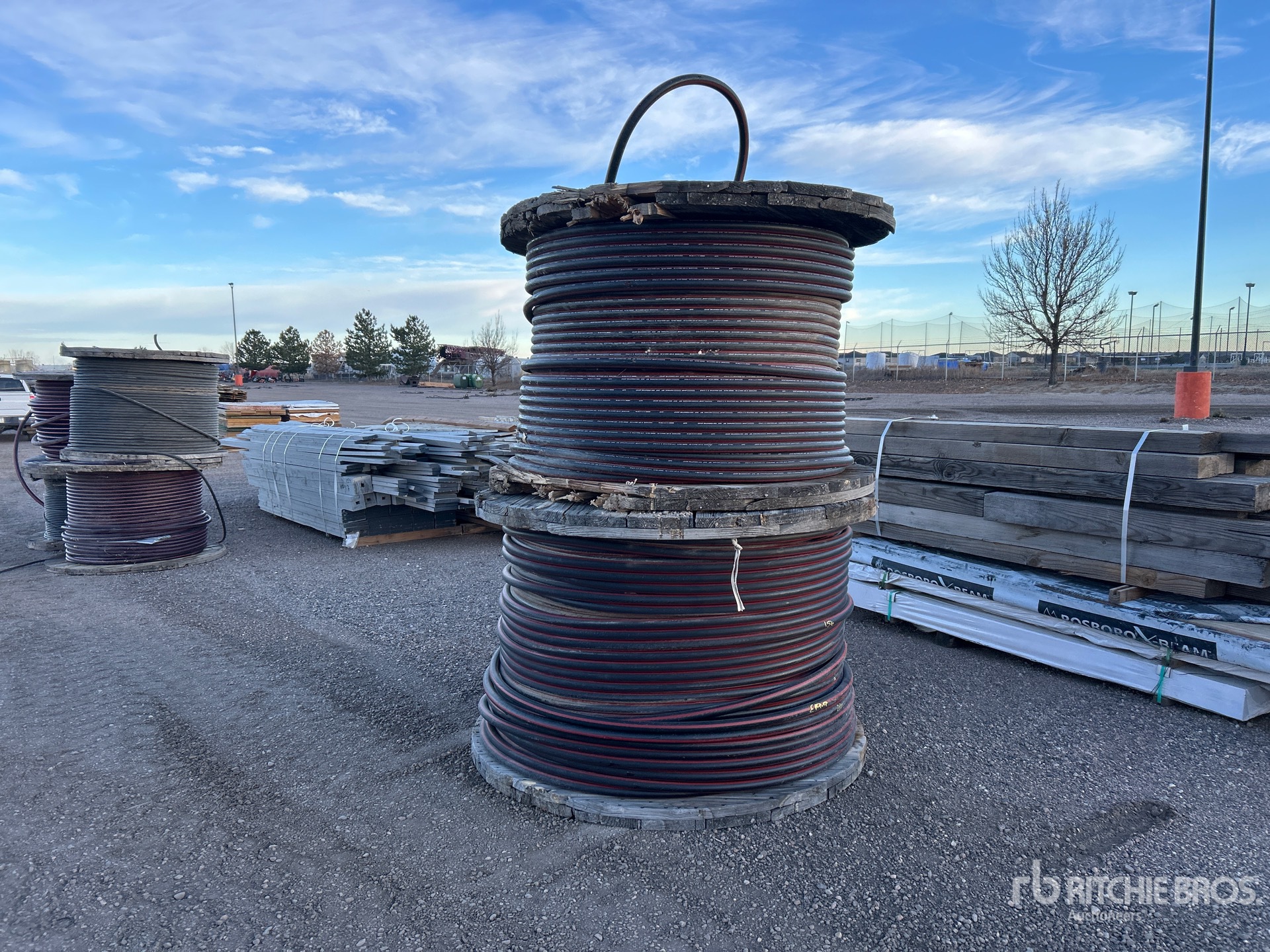 General Appearance with Bild, Ecke vorne links