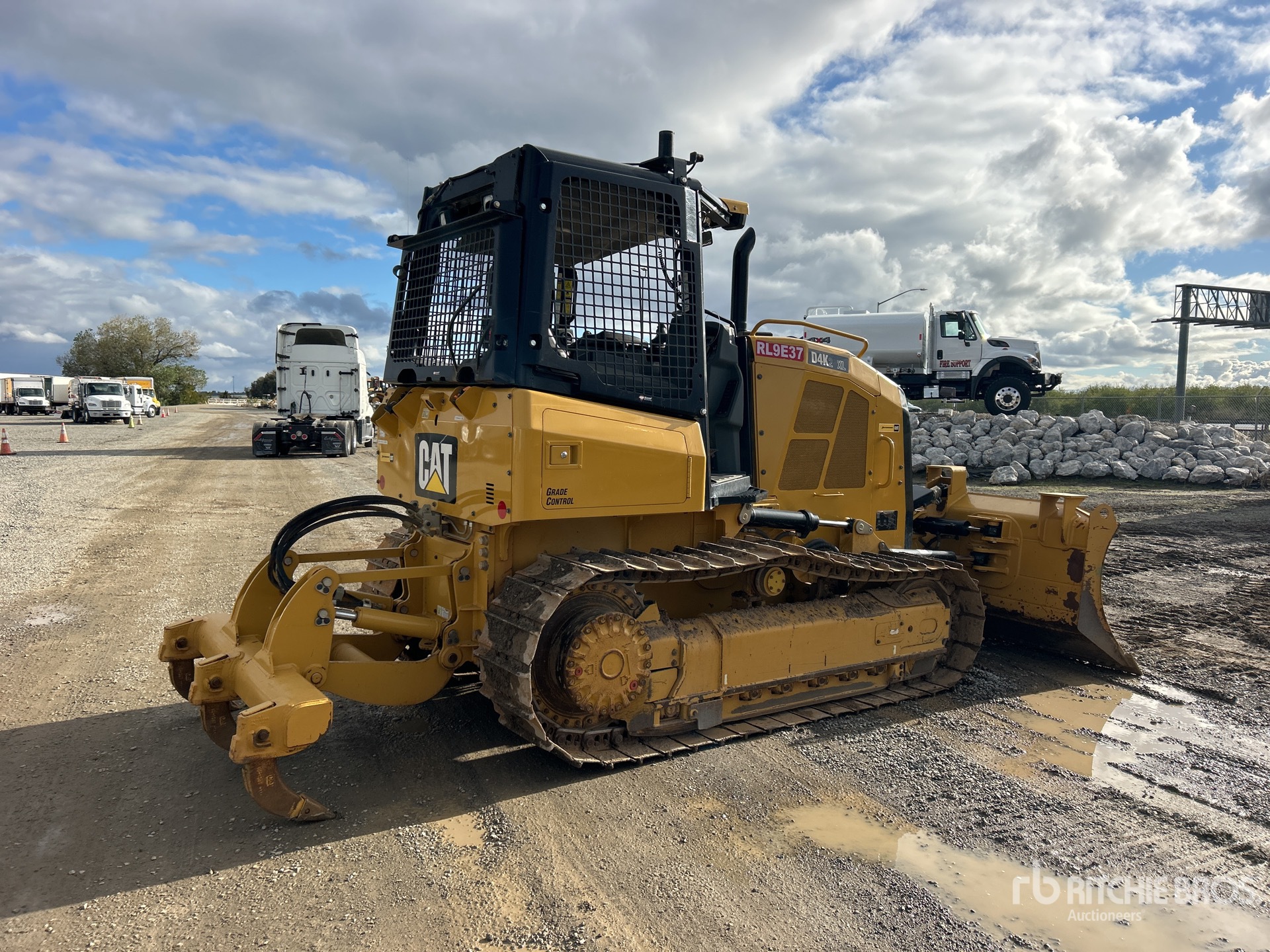 Aspect général with Image, coin arrière droit