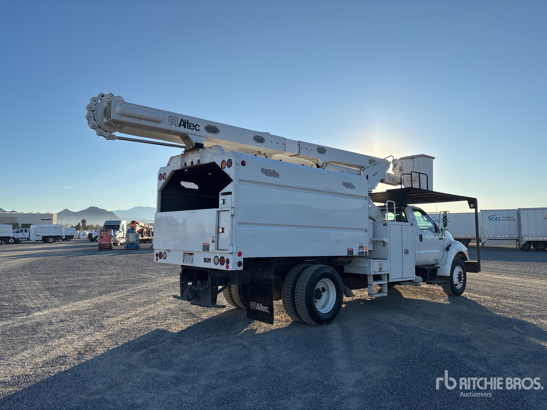 Aspect général with Image, coin arrière droit