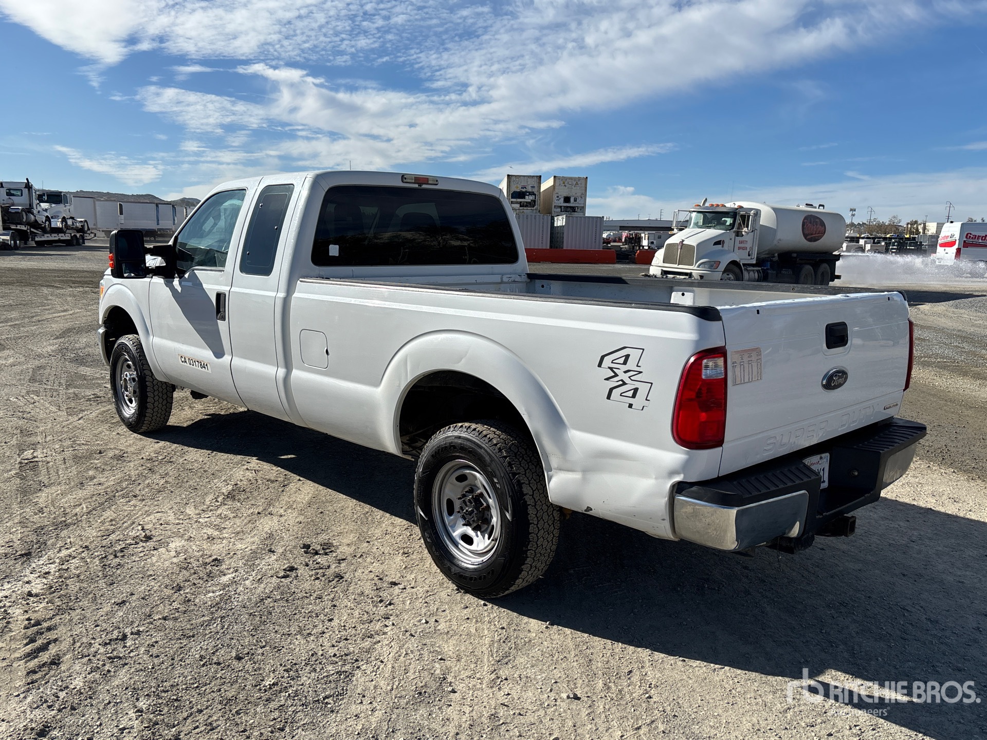 General Appearance with Foto, angolo posteriore sinistro