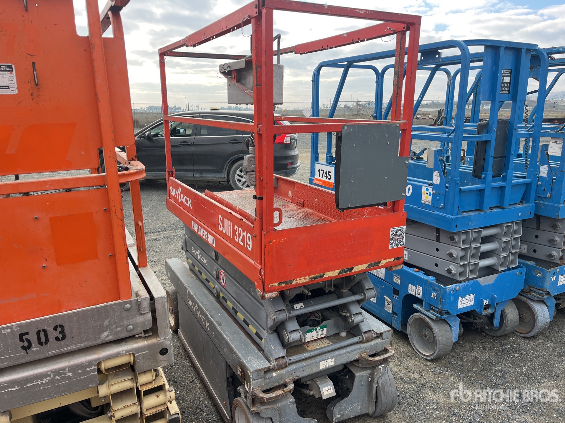 General Appearance with Picture, Right Front Corner