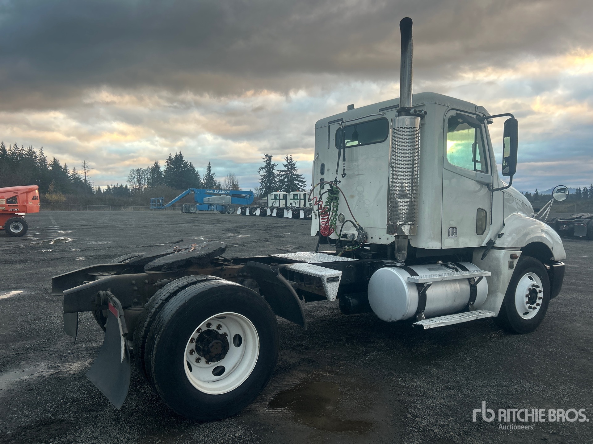 Aspect général with Image, coin arrière droit