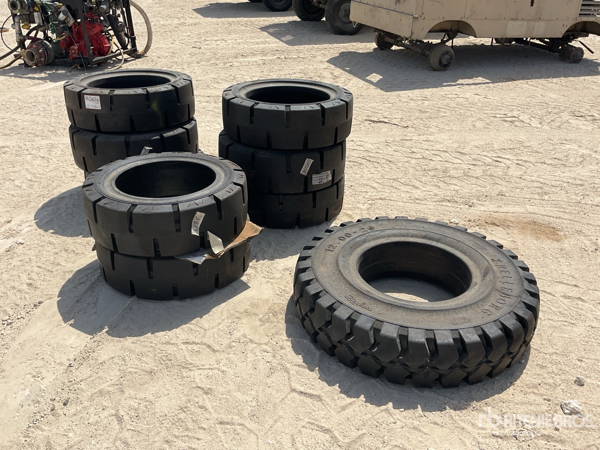 General Appearance with Bild, Ecke vorne rechts