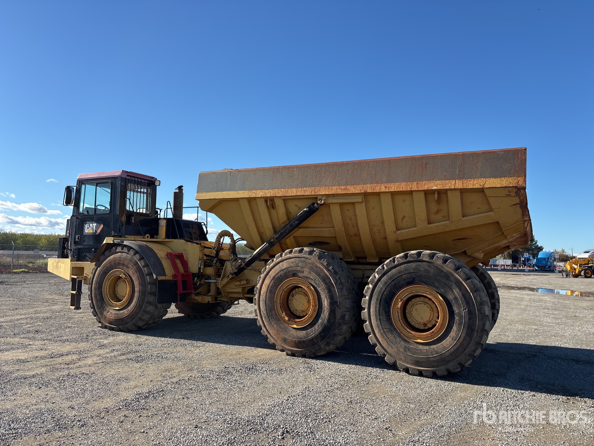 General Appearance with Bild, Ecke hinten links