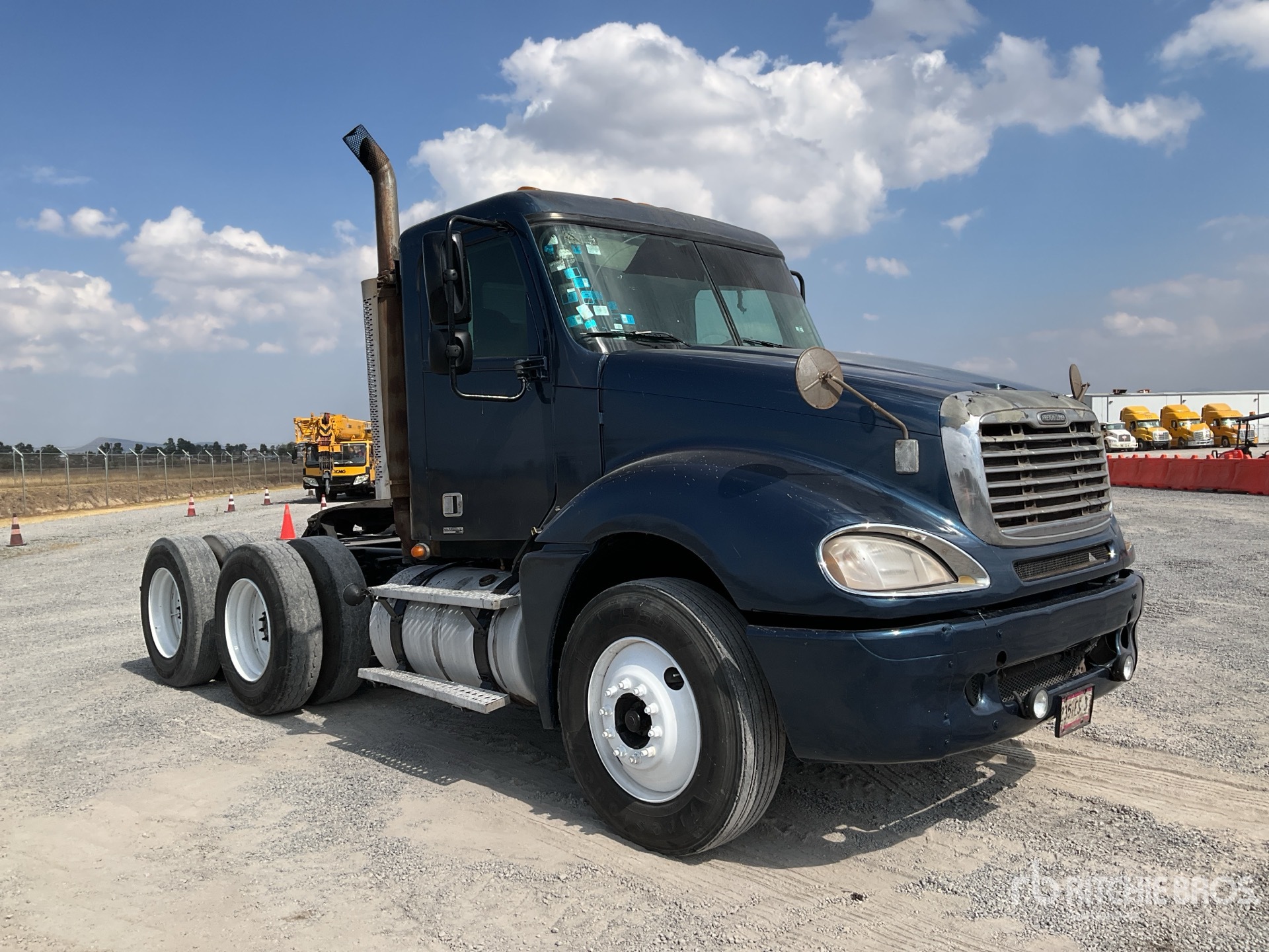 General Appearance with Foto, angolo anteriore destro