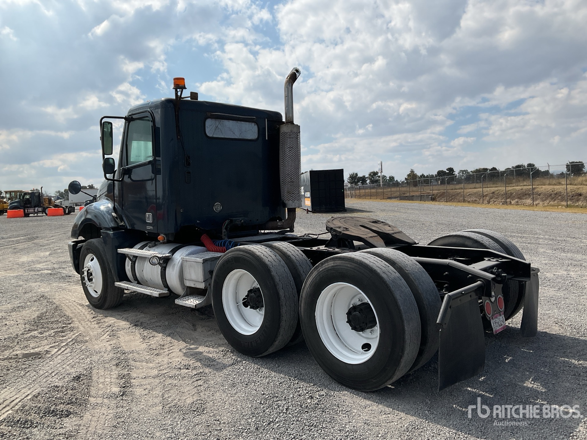 General Appearance with Foto, angolo posteriore sinistro